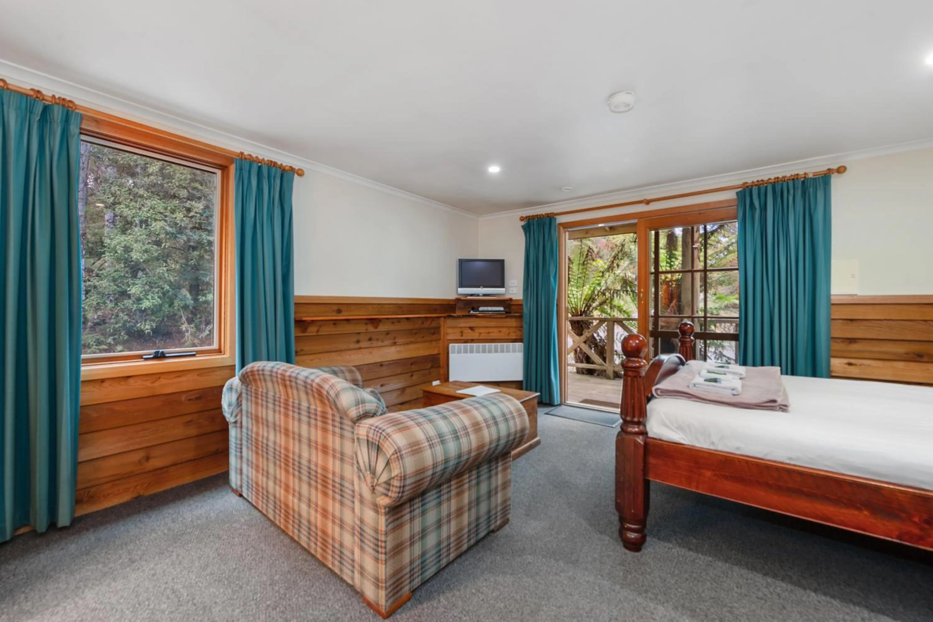 Bedroom, Bed in Cradle forest inn