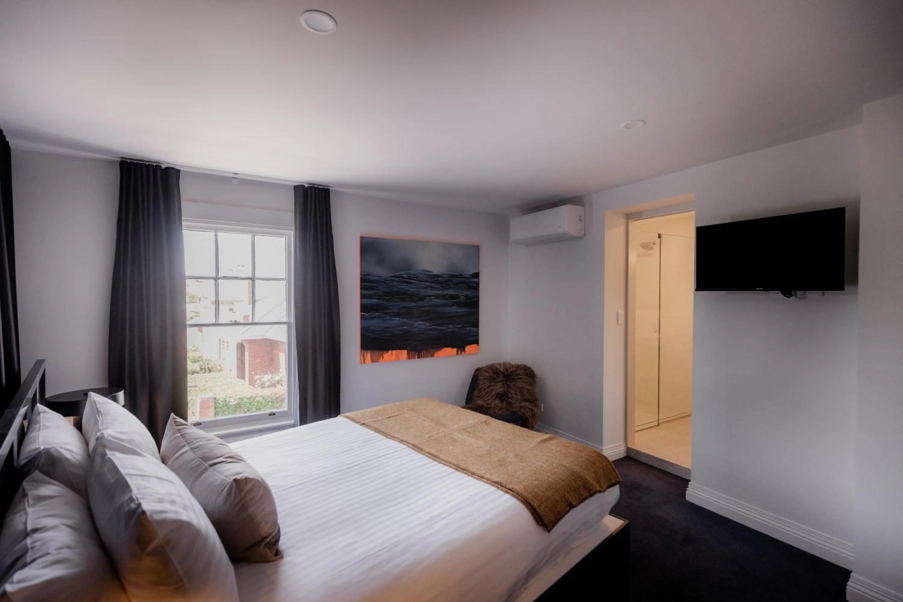 Bed in Shipwrights Arms Hotel