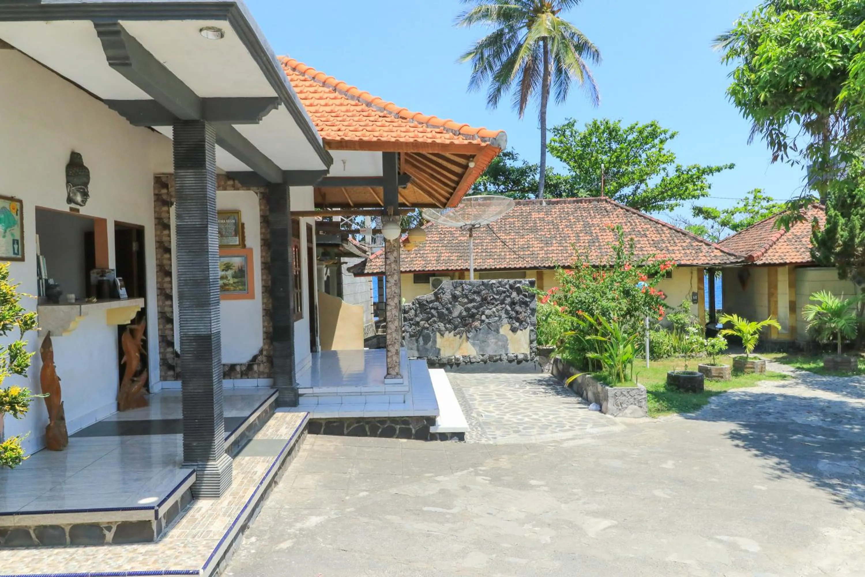 Property building in Hotel Tara Bar & Resto Air Sanih