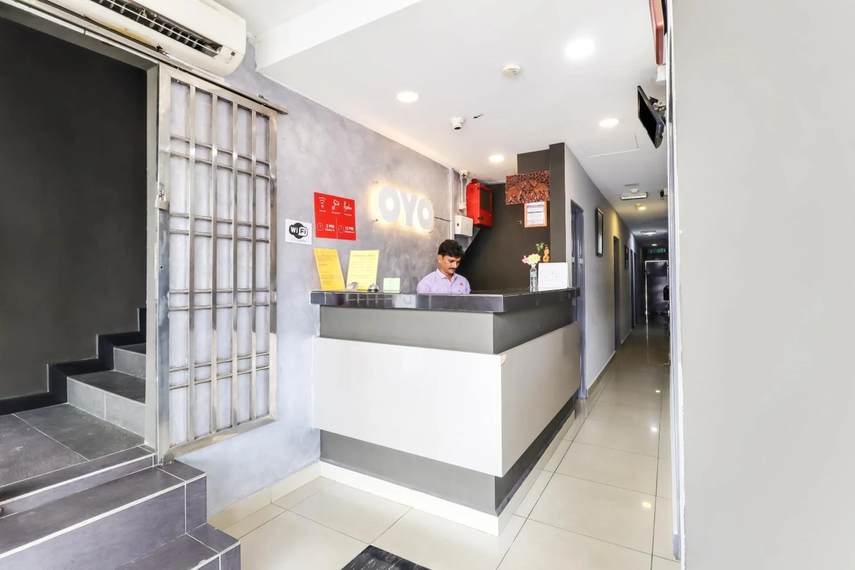 Lobby or reception in OYO 89381 Moonnight Hotel