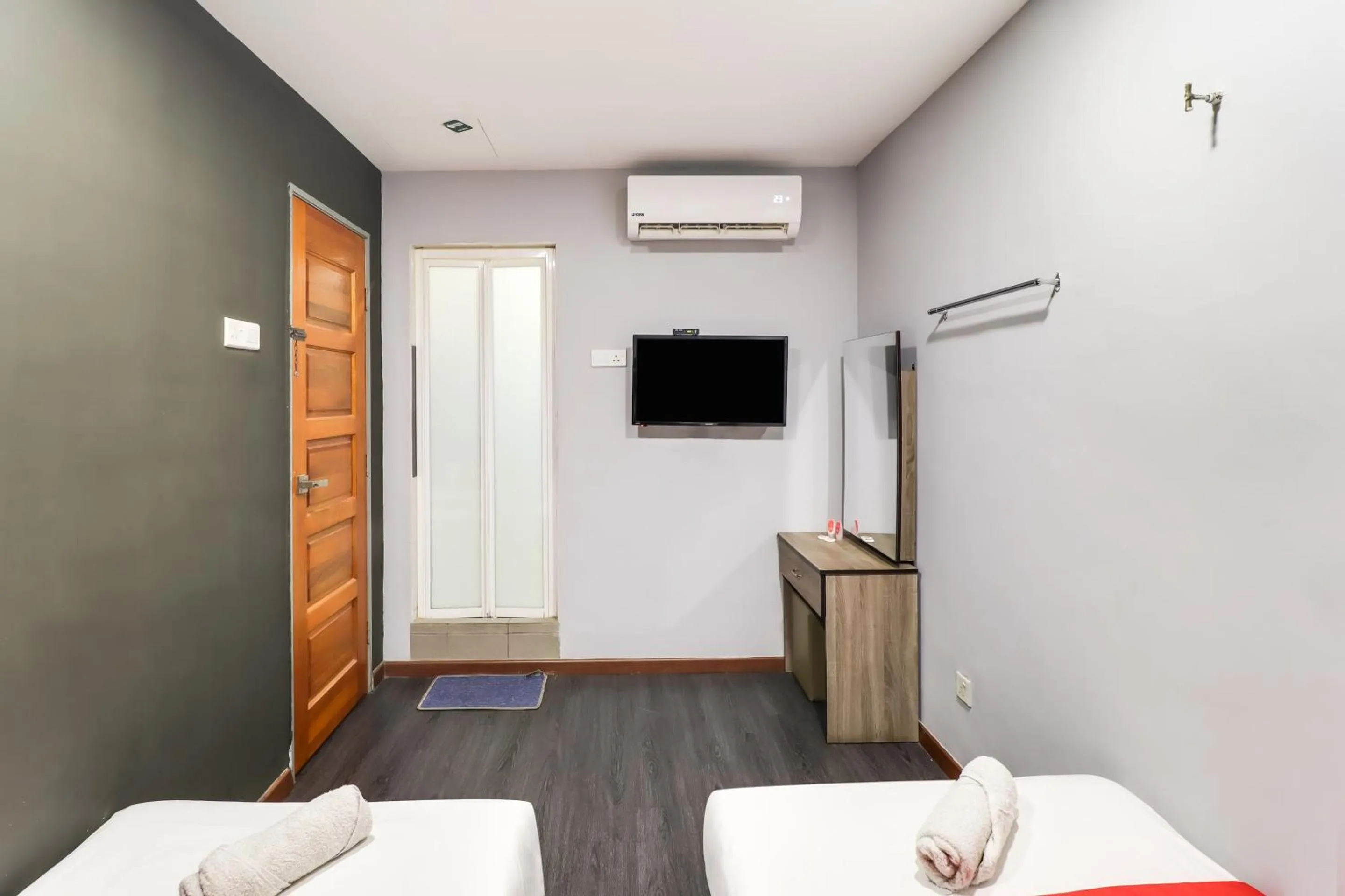 Bedroom, Bed in OYO 89381 Moonnight Hotel