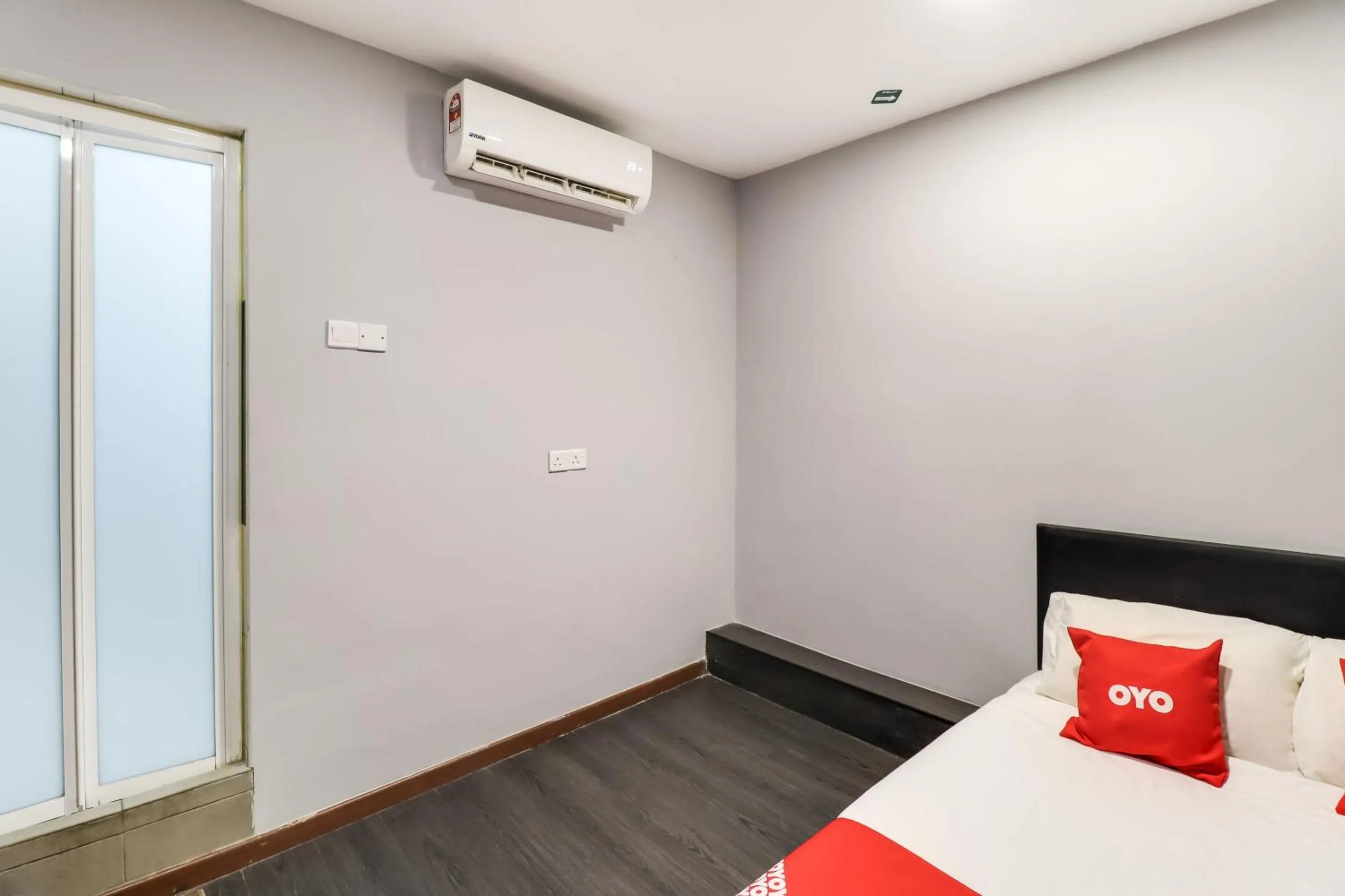 Bedroom, Bed in OYO 89381 Moonnight Hotel