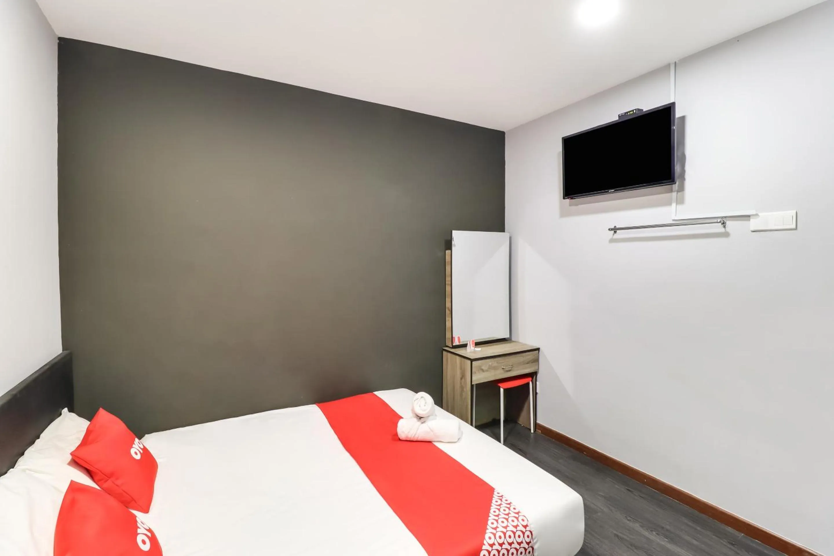 Bedroom, Bed in OYO 89381 Moonnight Hotel