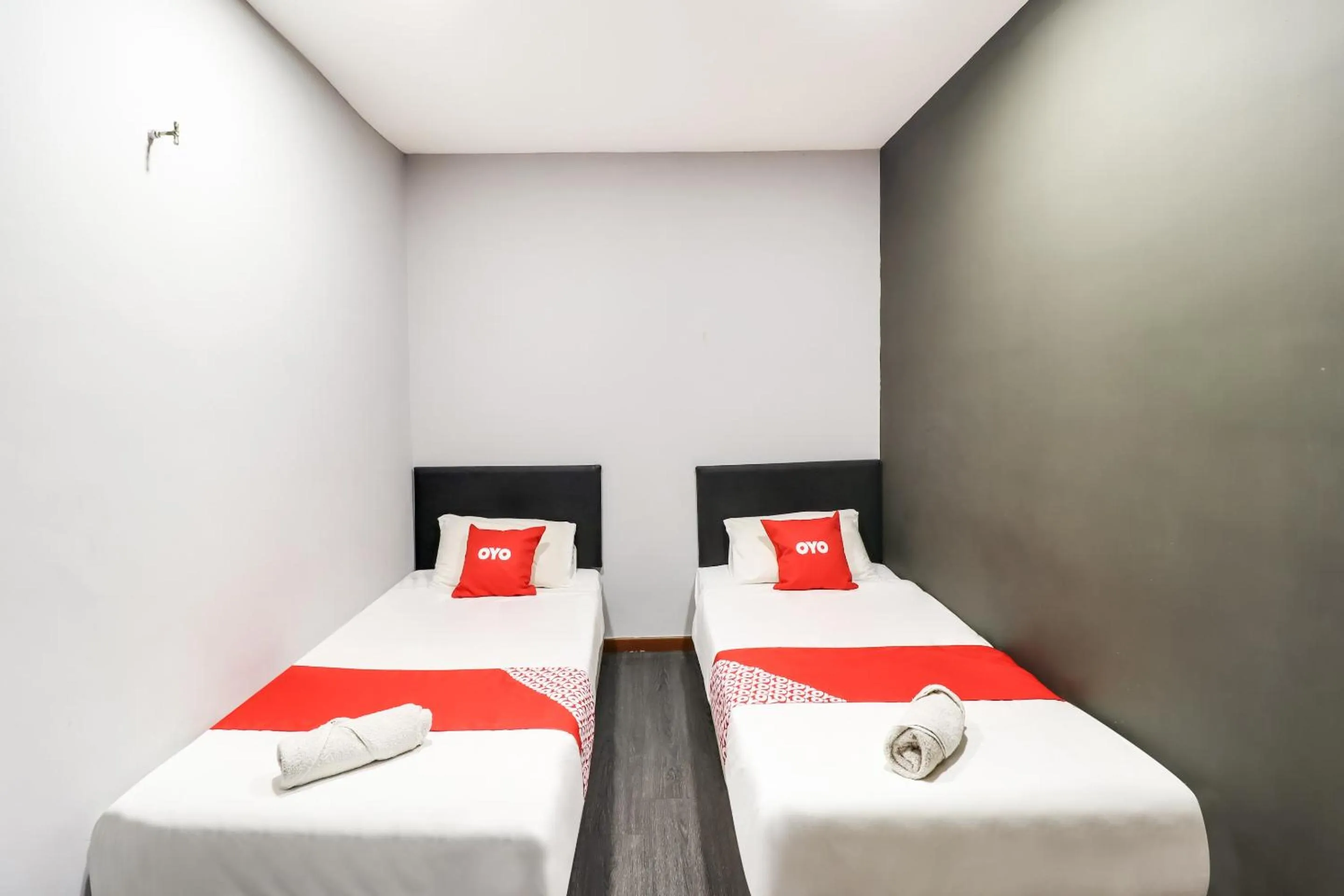 Bedroom, Bed in OYO 89381 Moonnight Hotel