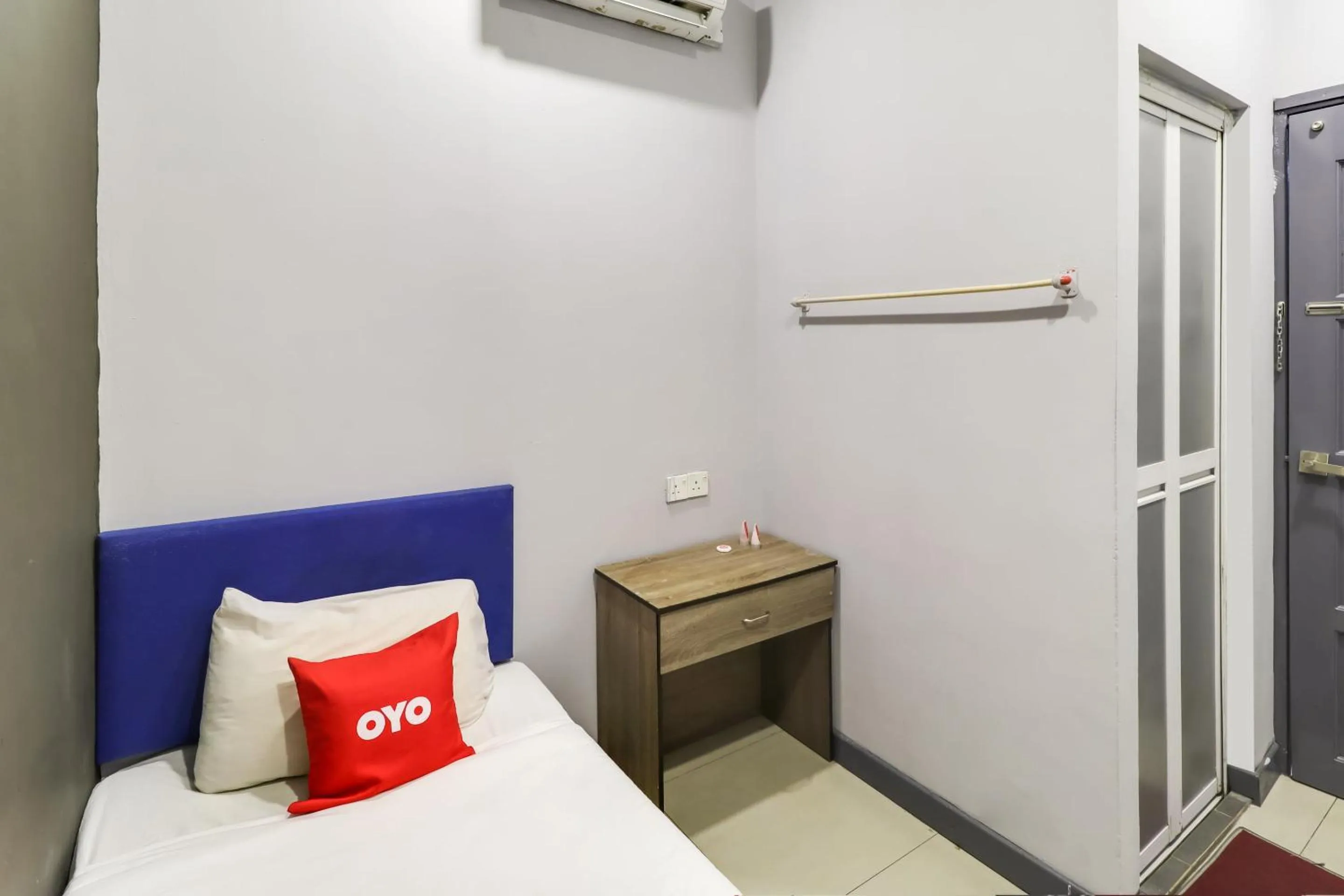 Bedroom, Bed in OYO 89381 Moonnight Hotel