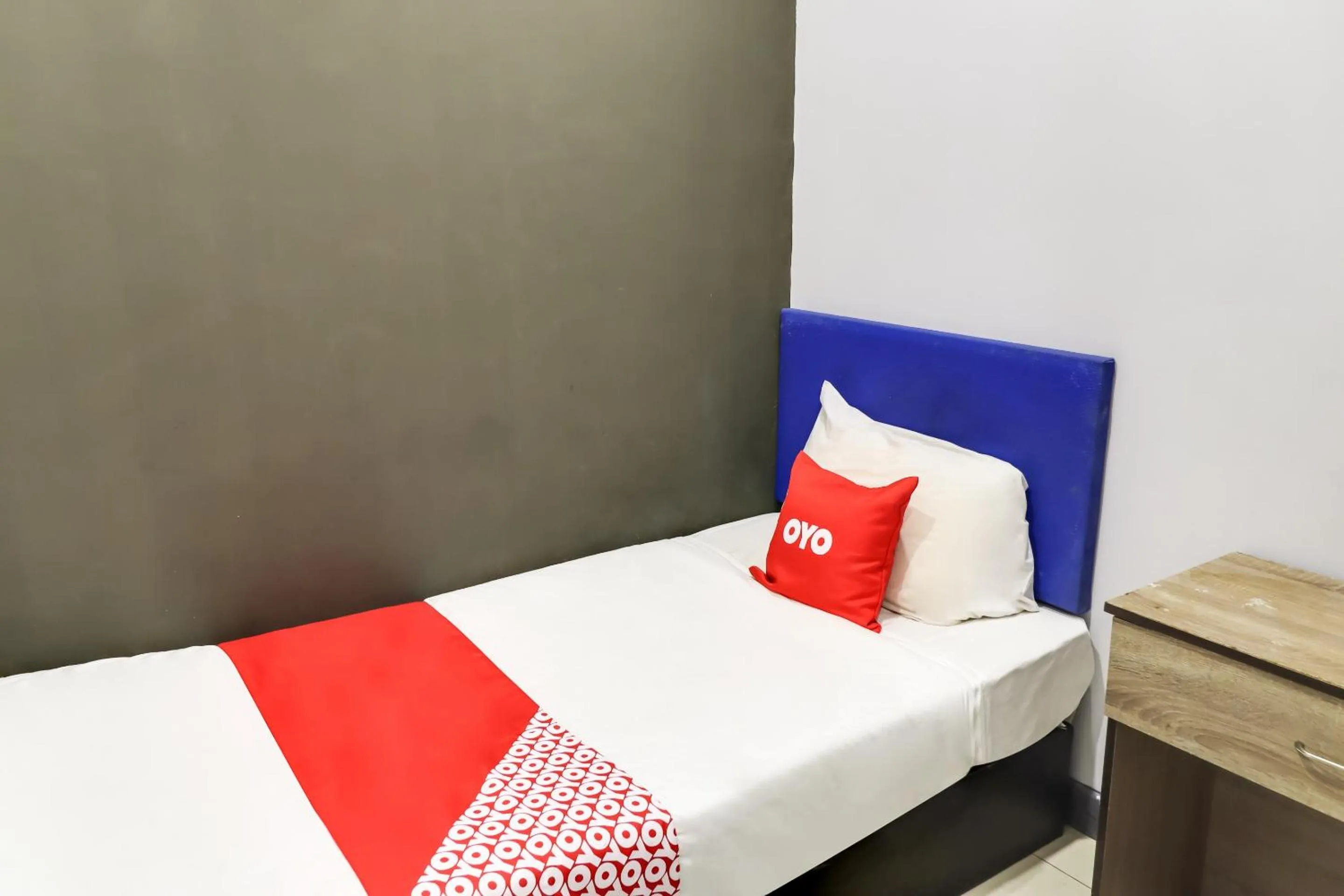 Bedroom, Bed in OYO 89381 Moonnight Hotel