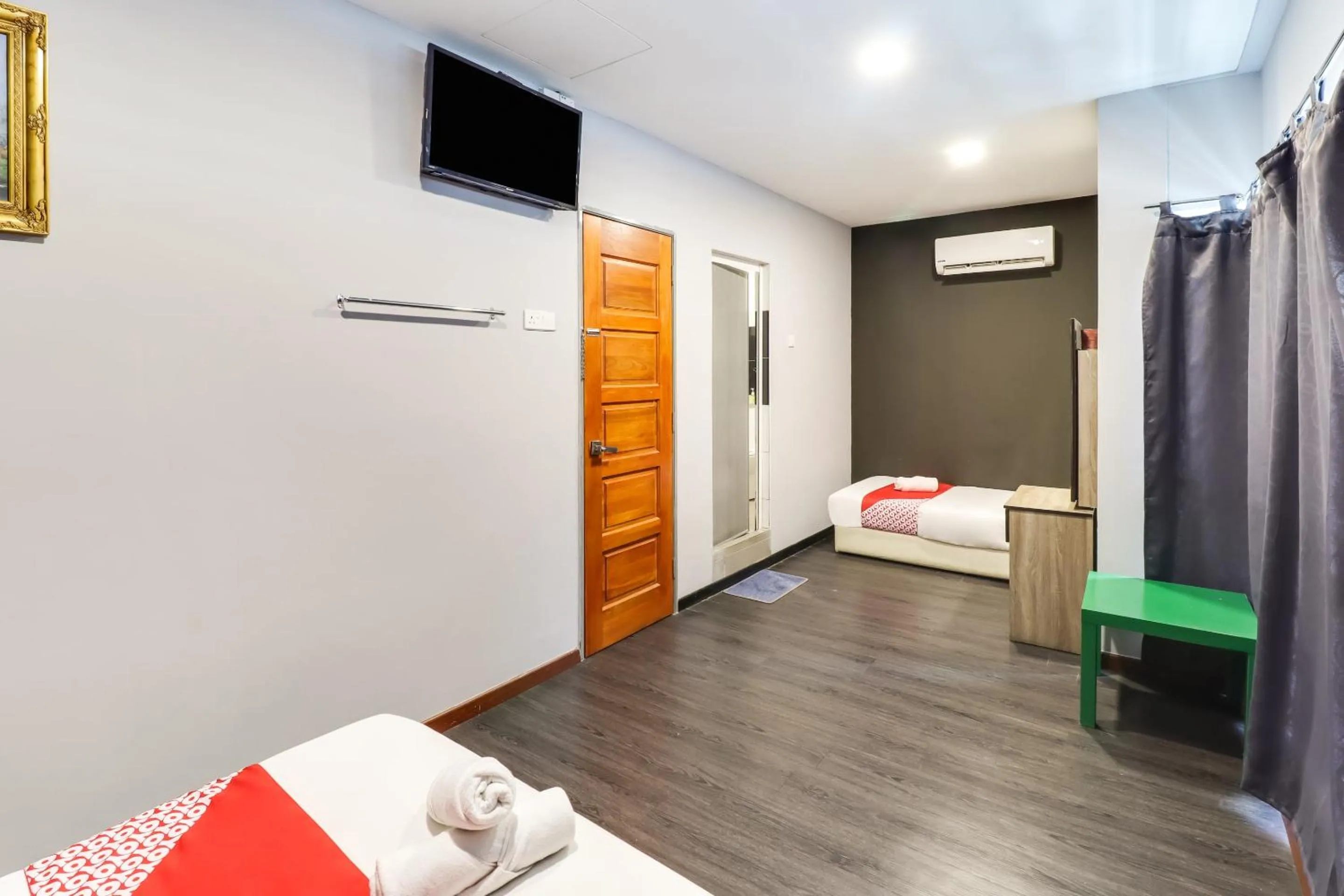 Bedroom, Bed in OYO 89381 Moonnight Hotel