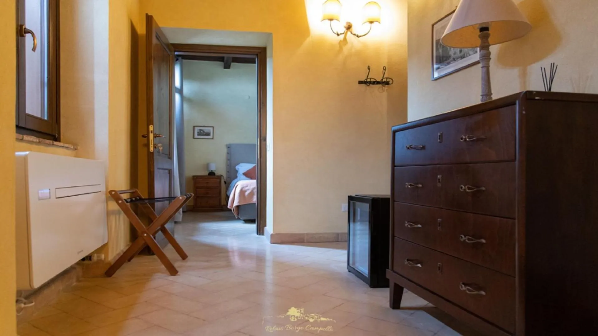 Photo of the whole room in Relais Borgo Campello
