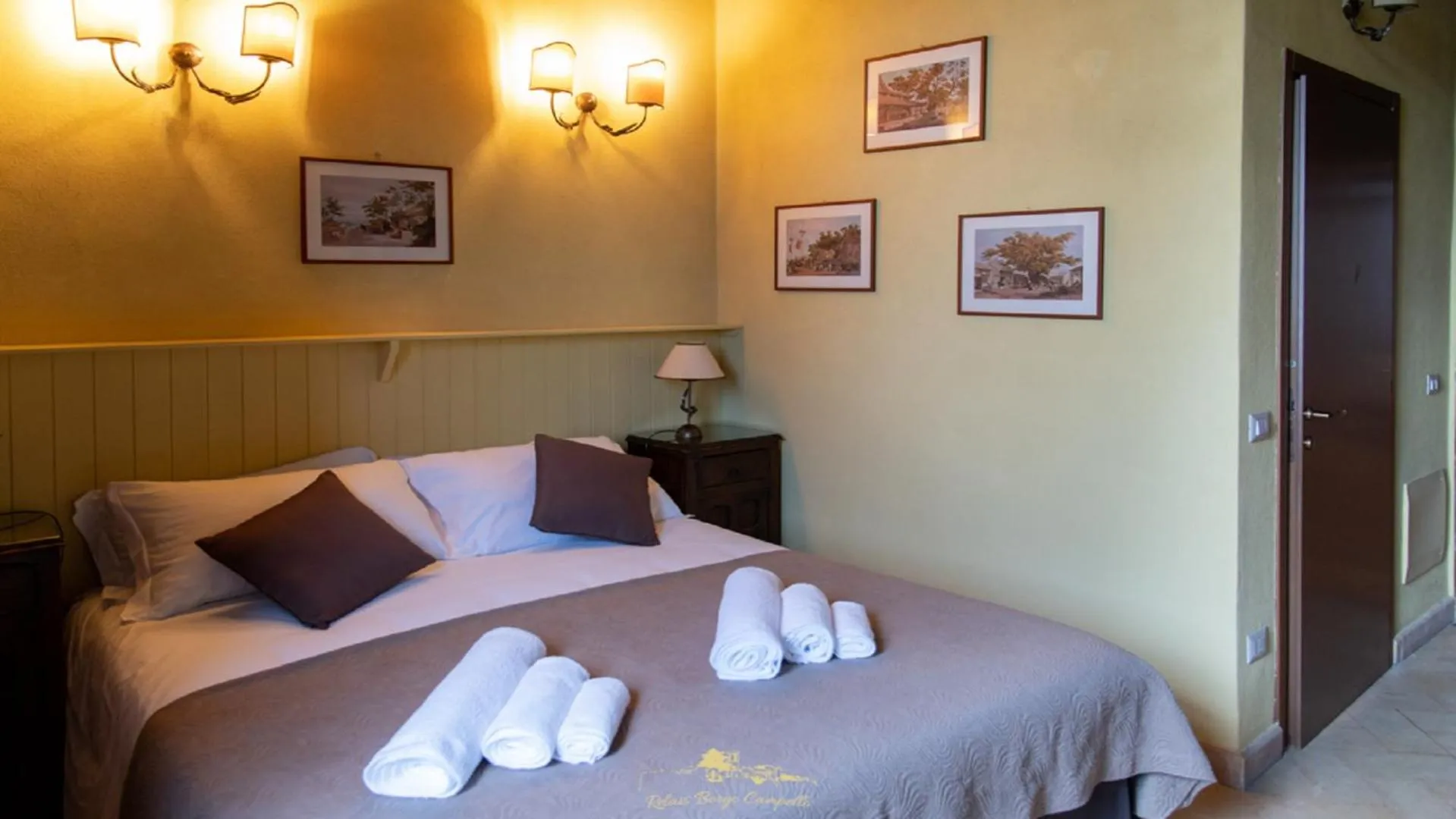 Bed in Relais Borgo Campello
