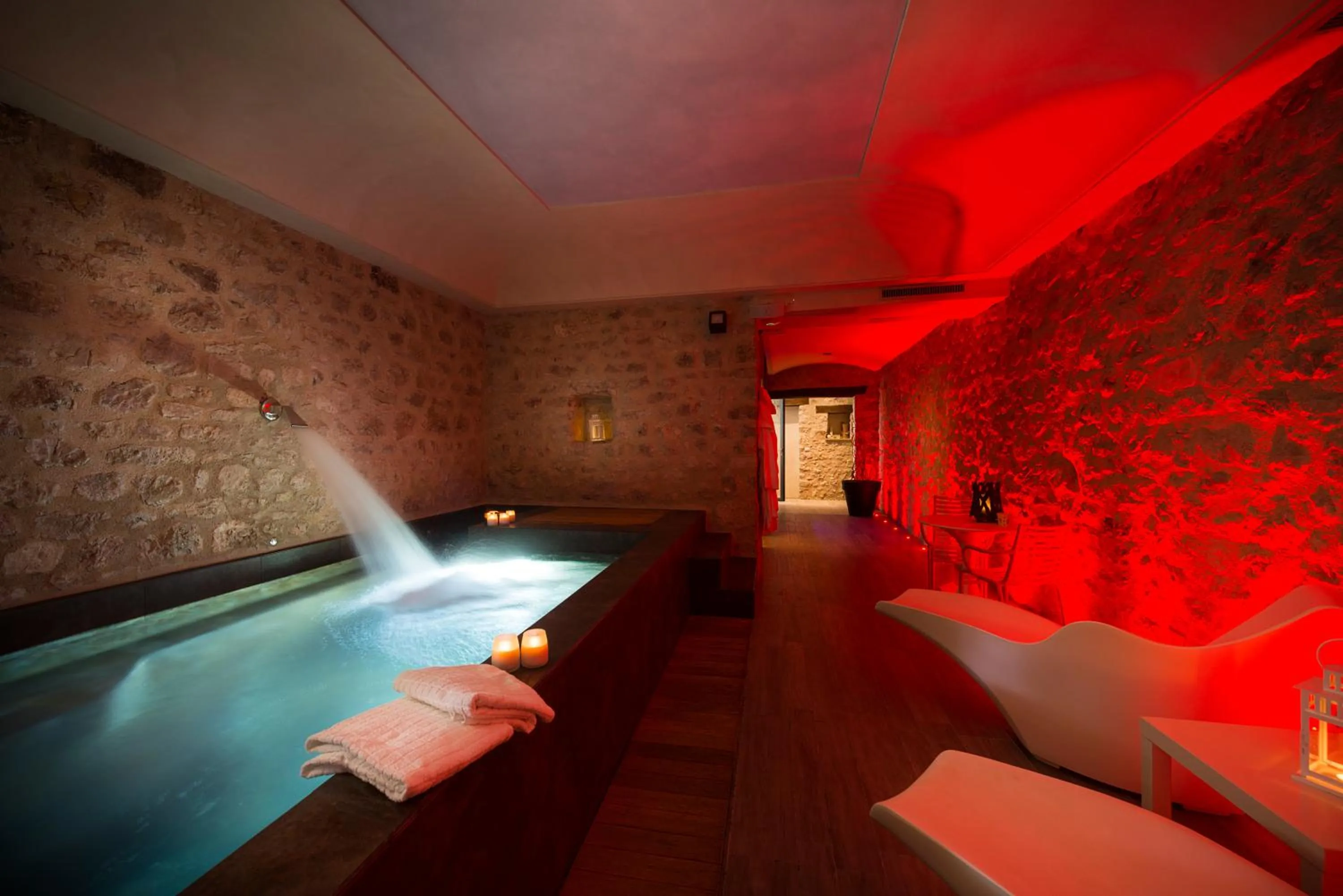 Hot Tub in Relais Borgo Campello