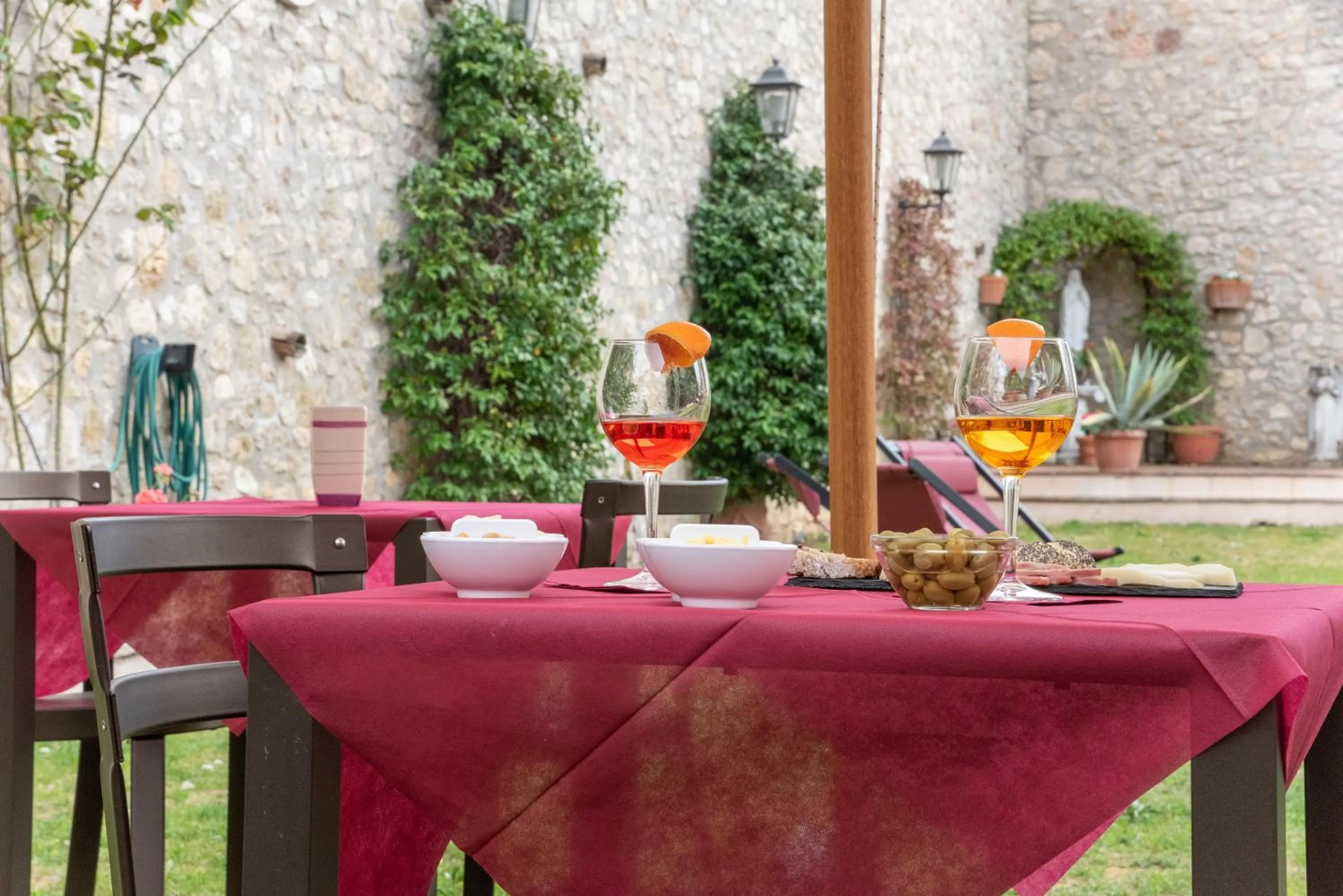 Restaurant/places to eat in Relais Borgo Campello