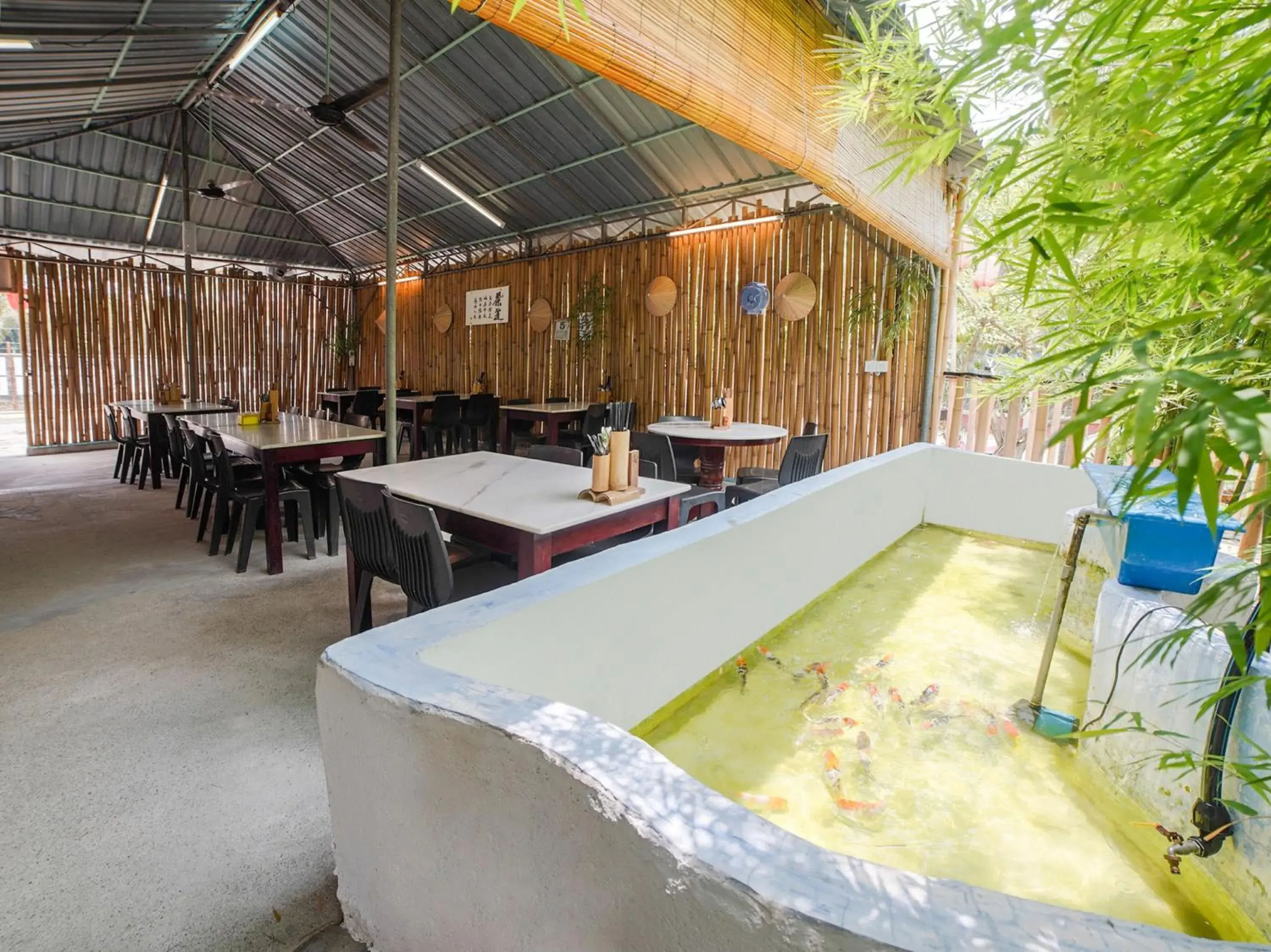 Lounge or bar, Swimming Pool in Capital O 89374 Ohana Restaurant & Homestay