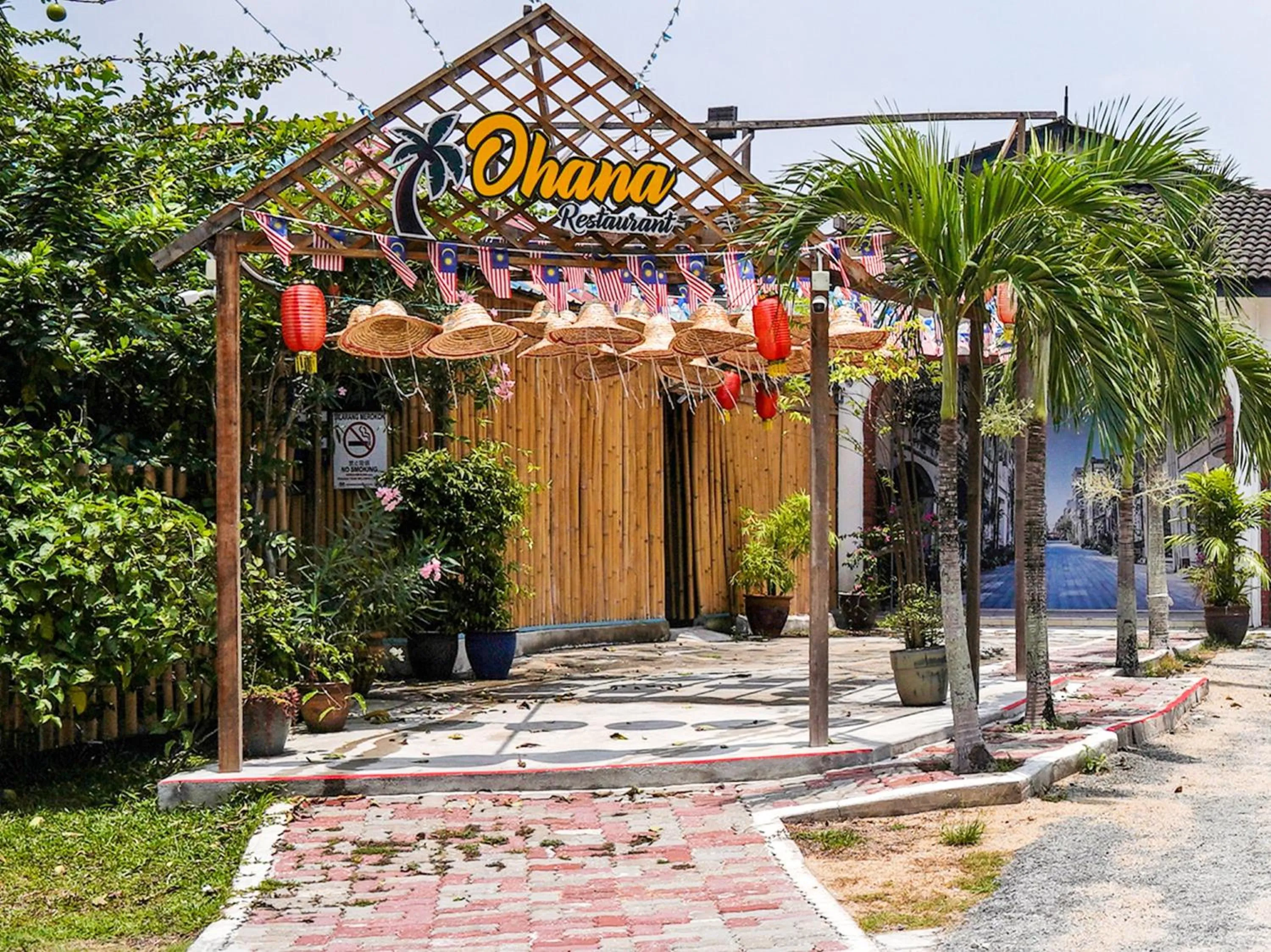 Facade/entrance in Capital O 89374 Ohana Restaurant & Homestay