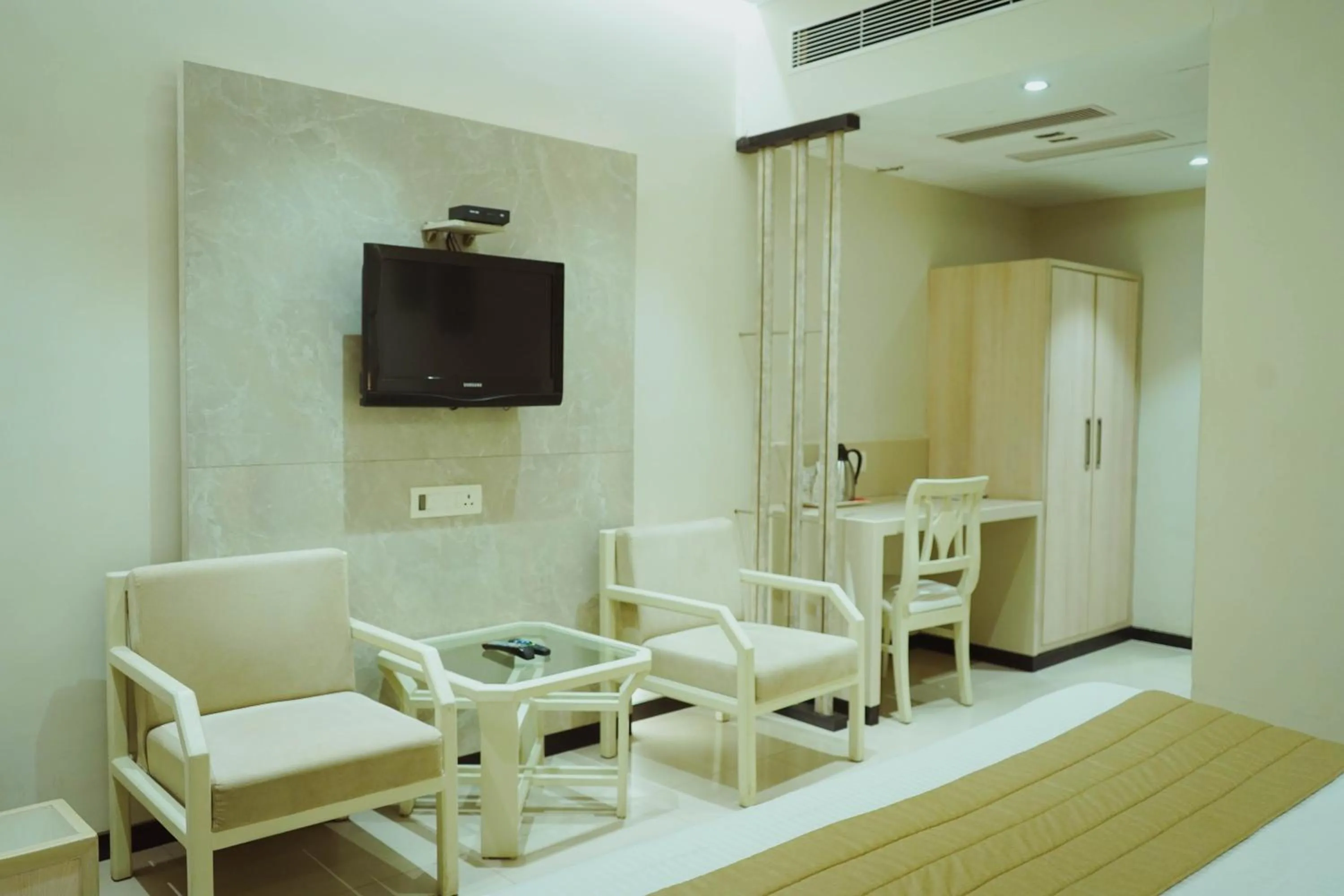 TV and multimedia in Hotel Yatrik