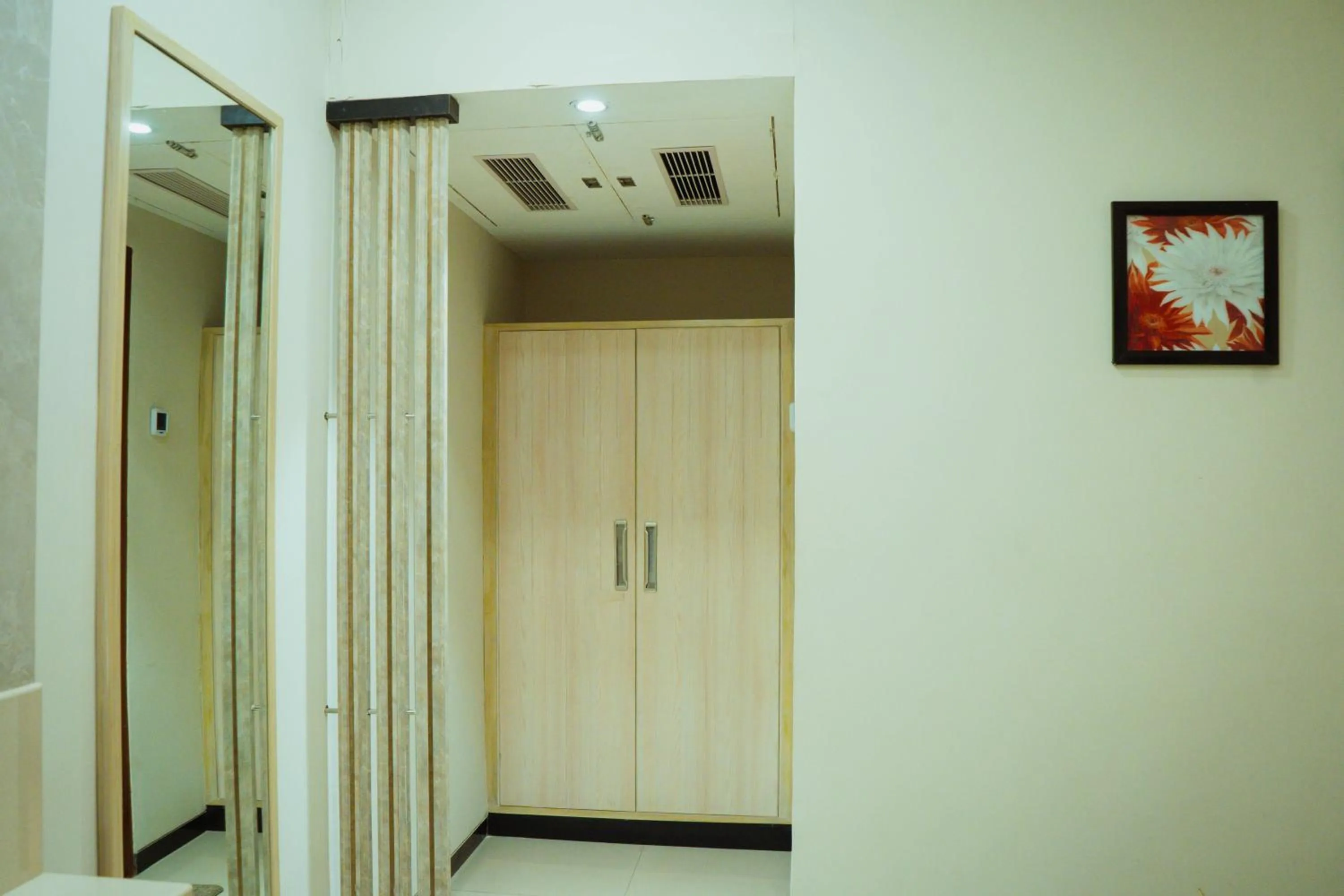 wardrobe in Hotel Yatrik