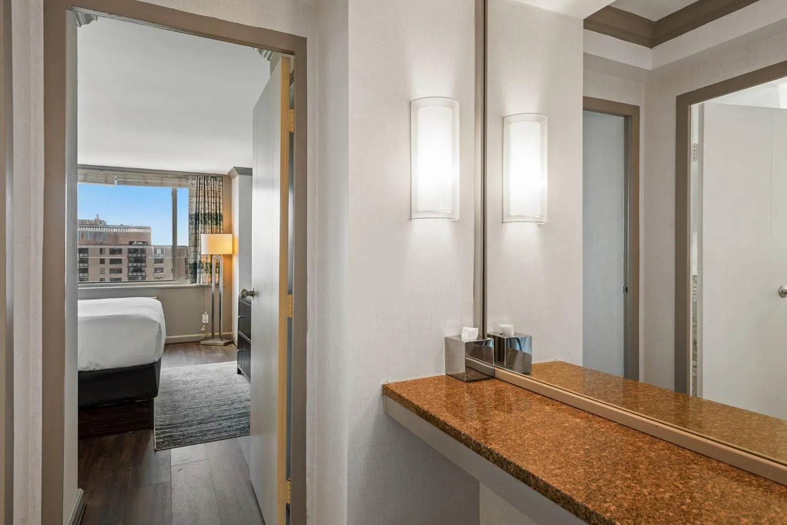 Bathroom, Bed in The River Inn