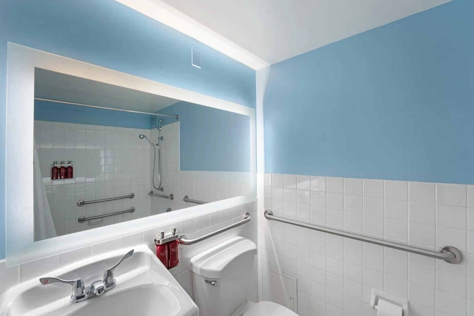 Toilet in The River Inn