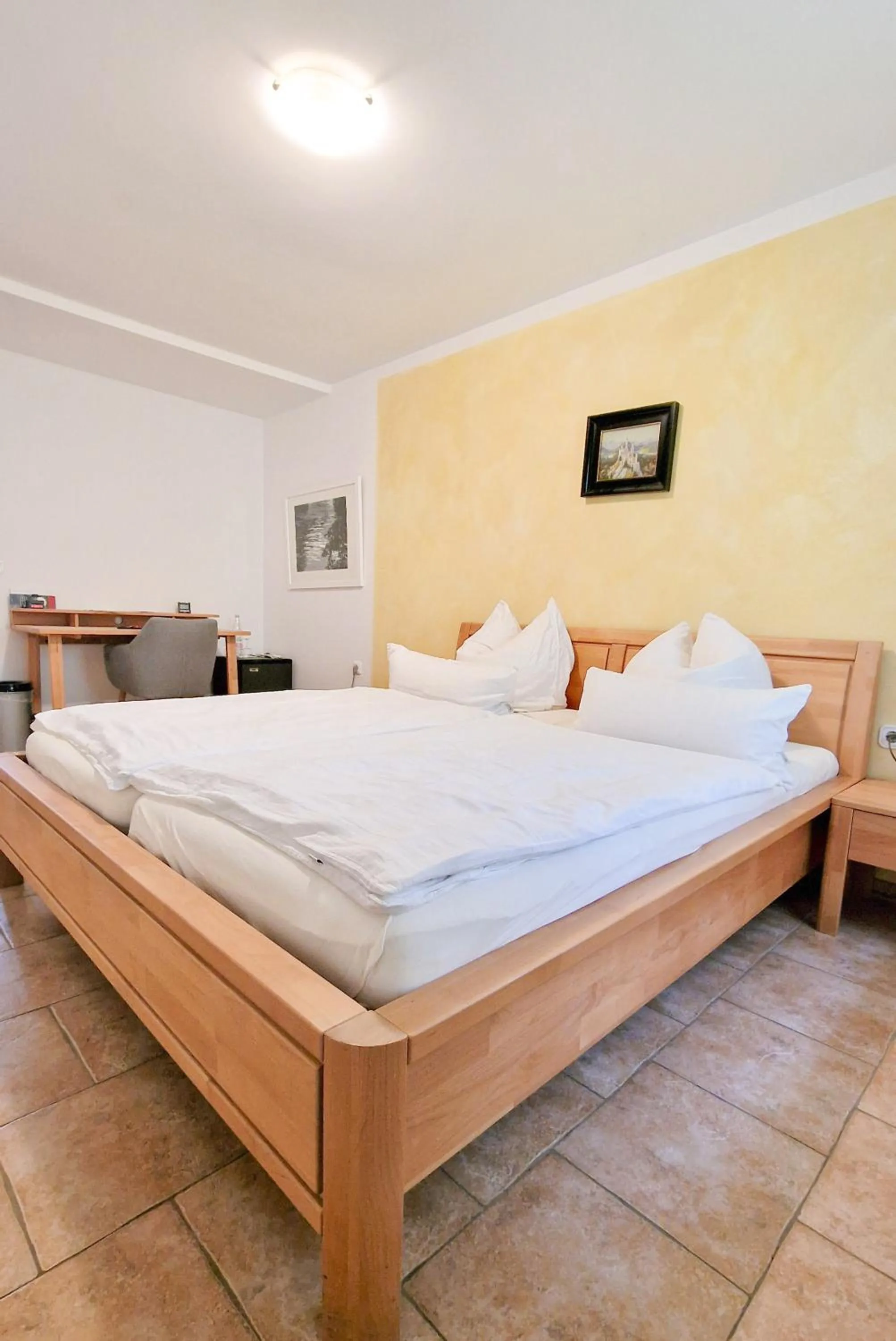 Bed in Märchenwald Altenberg B&B Hotel