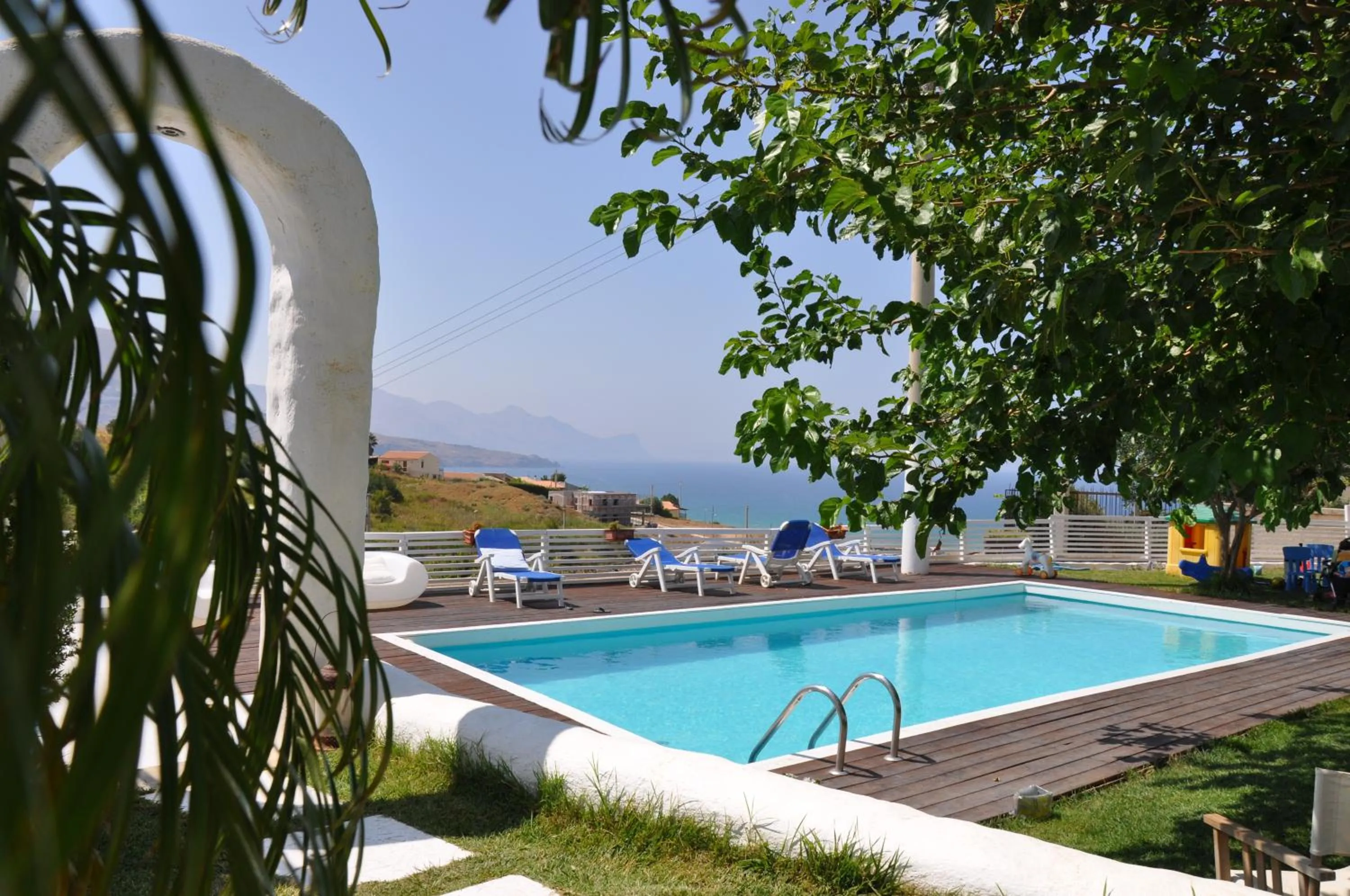 Swimming pool in B&B Scacciapensieri