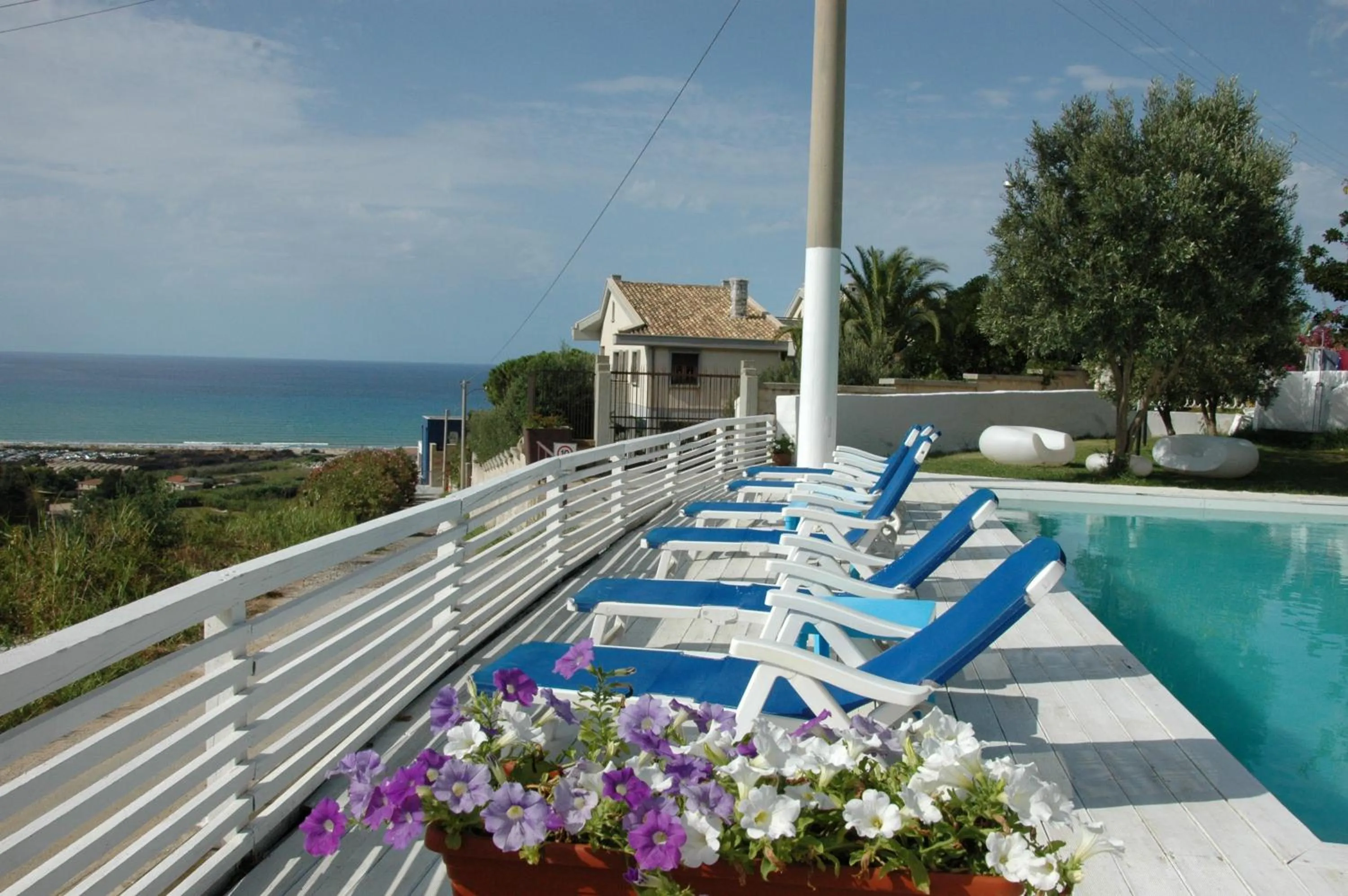 Pool view in B&B Scacciapensieri