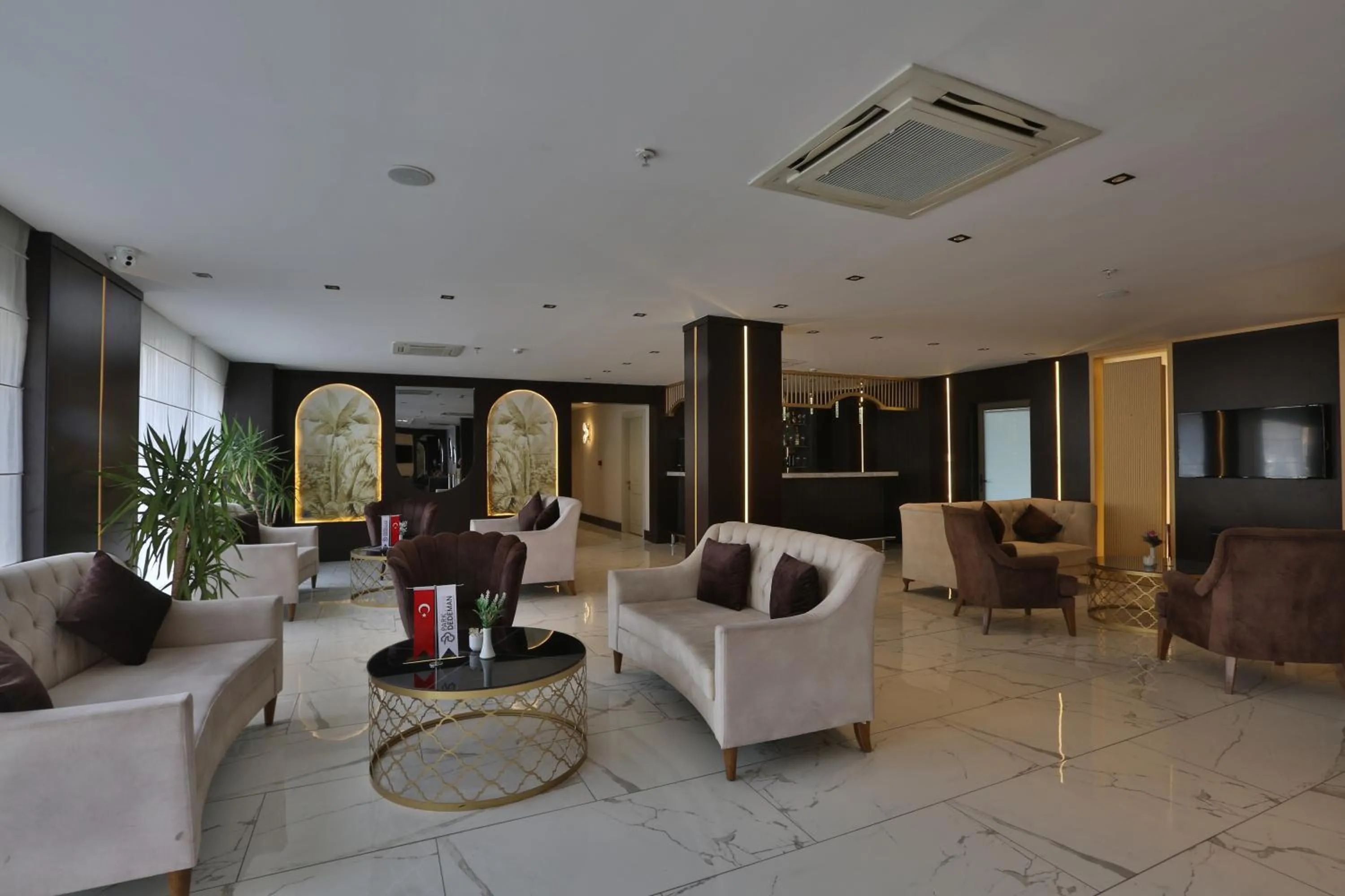 Communal lounge/ TV room in Park Dedeman Mardin