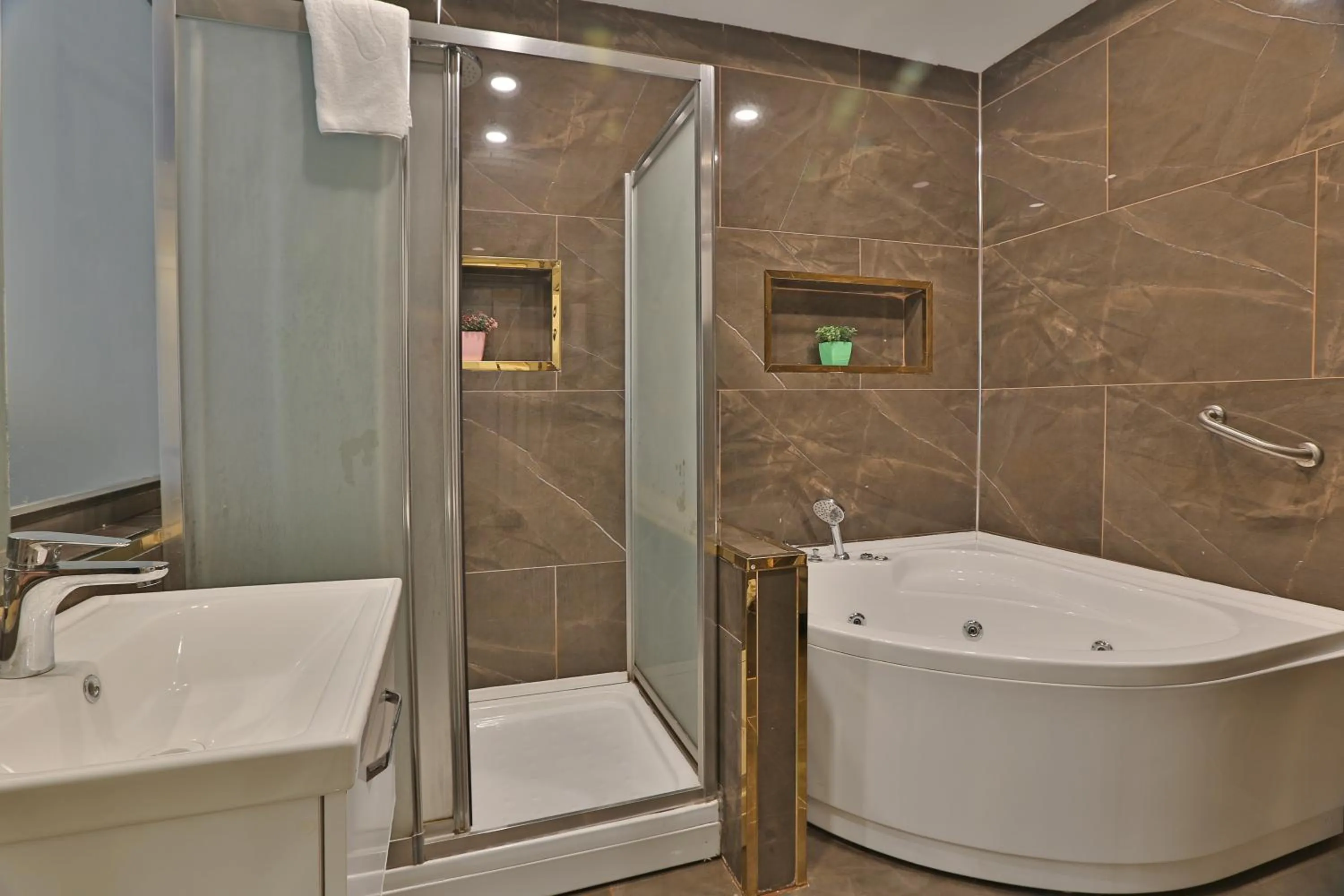 Bathroom in Park Dedeman Mardin