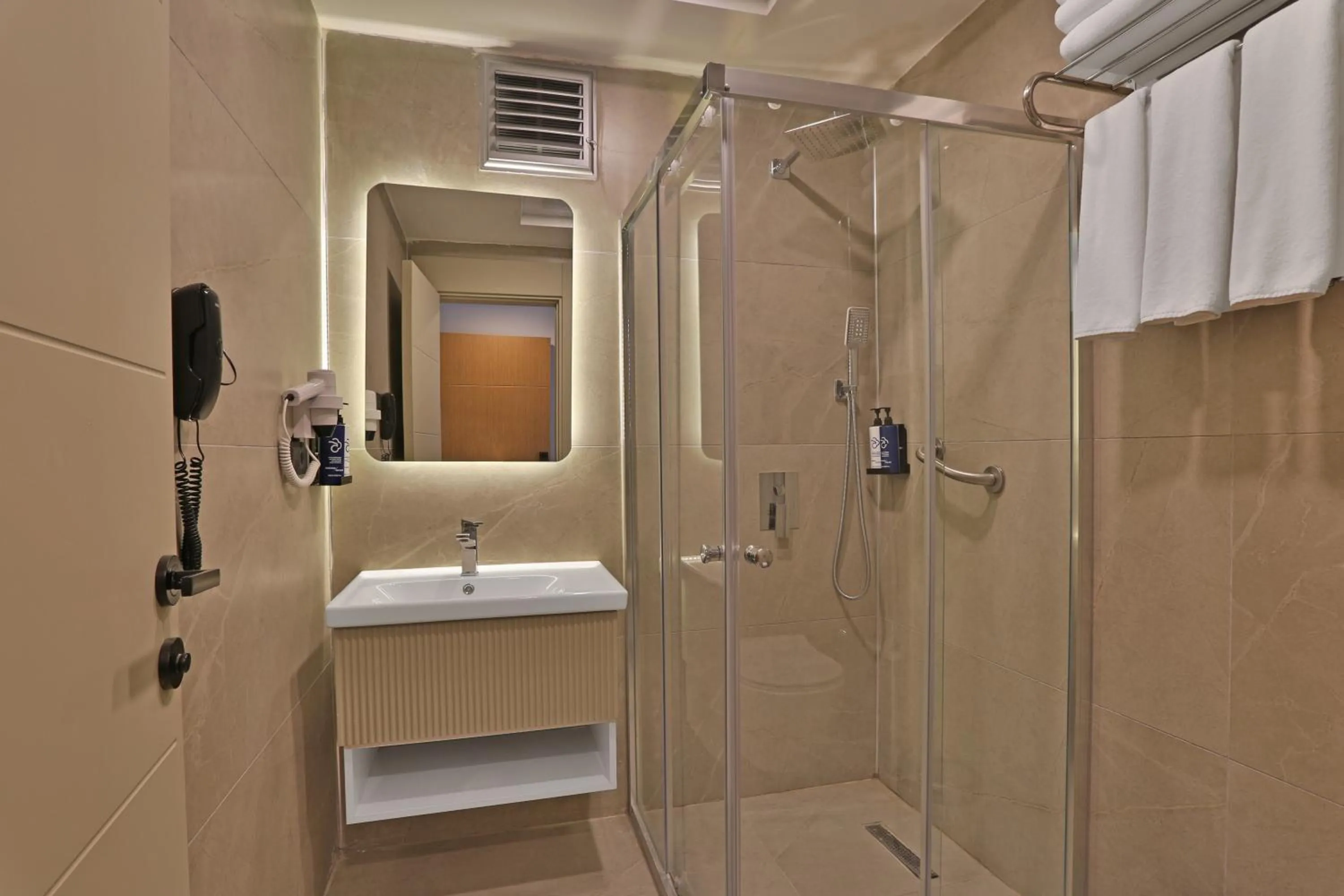 Shower in Park Dedeman Mardin