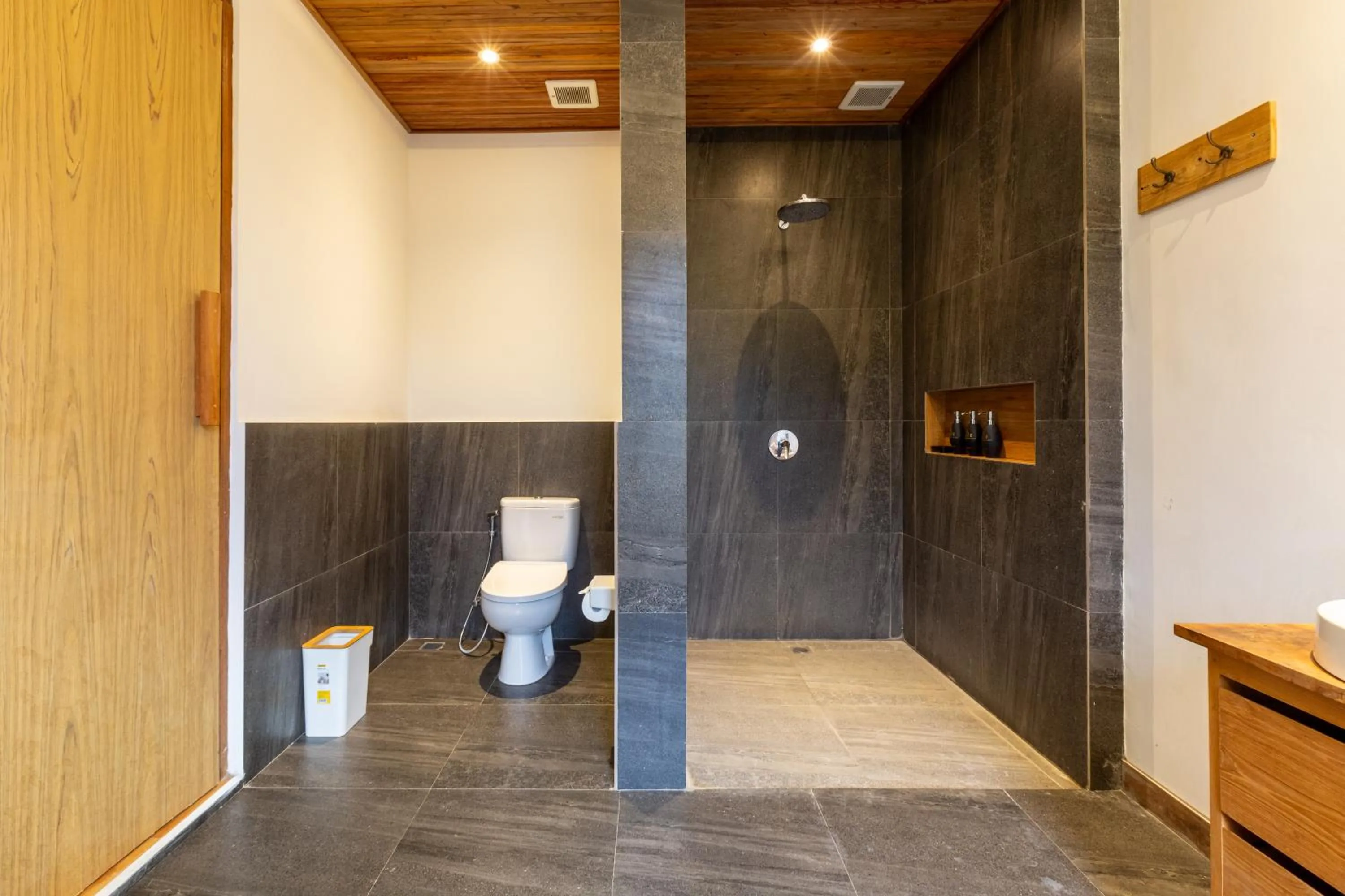 Shower in Bije Boutique & Gallery