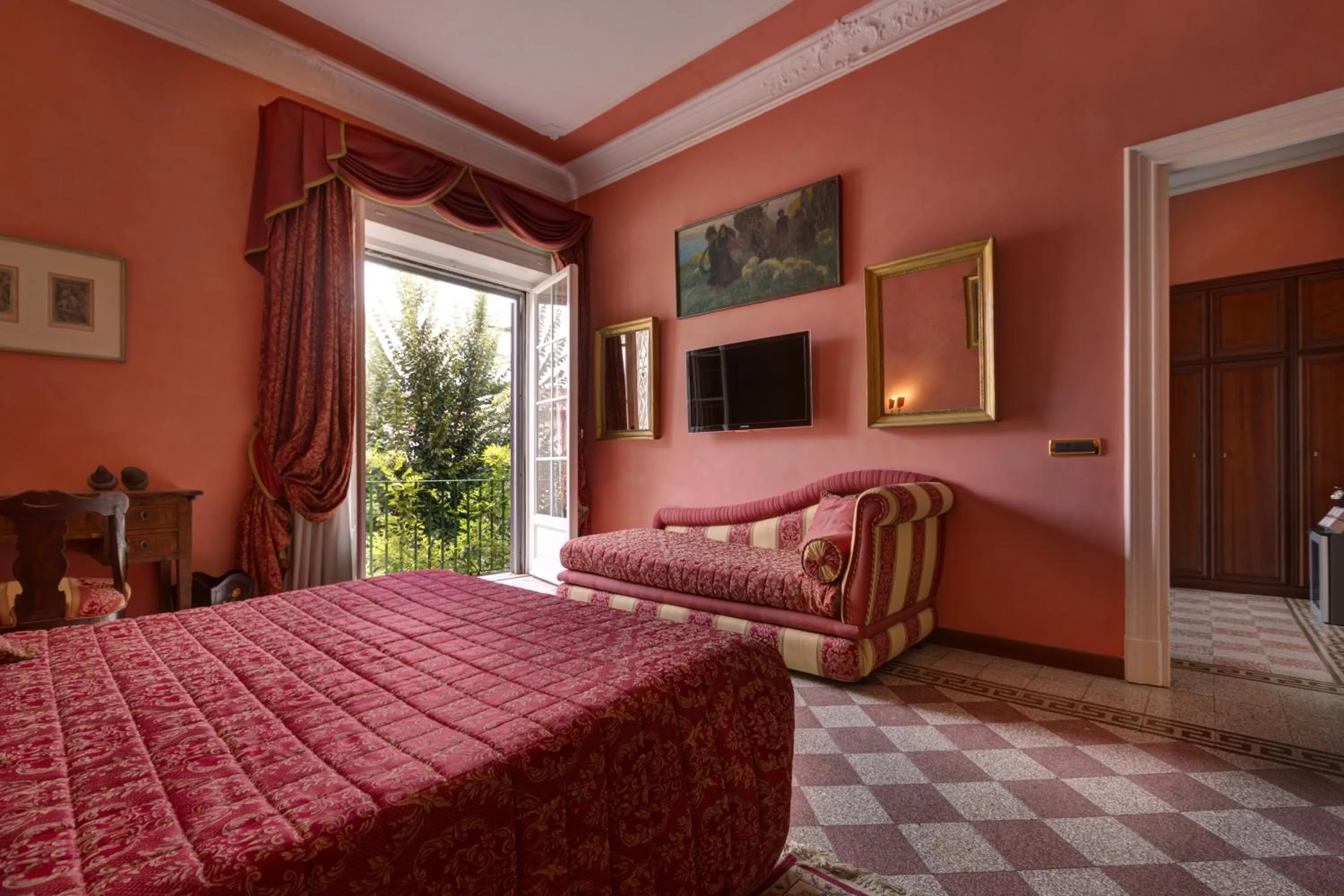 Day, Bed in Episcopo Lipinsky Luxury Suites
