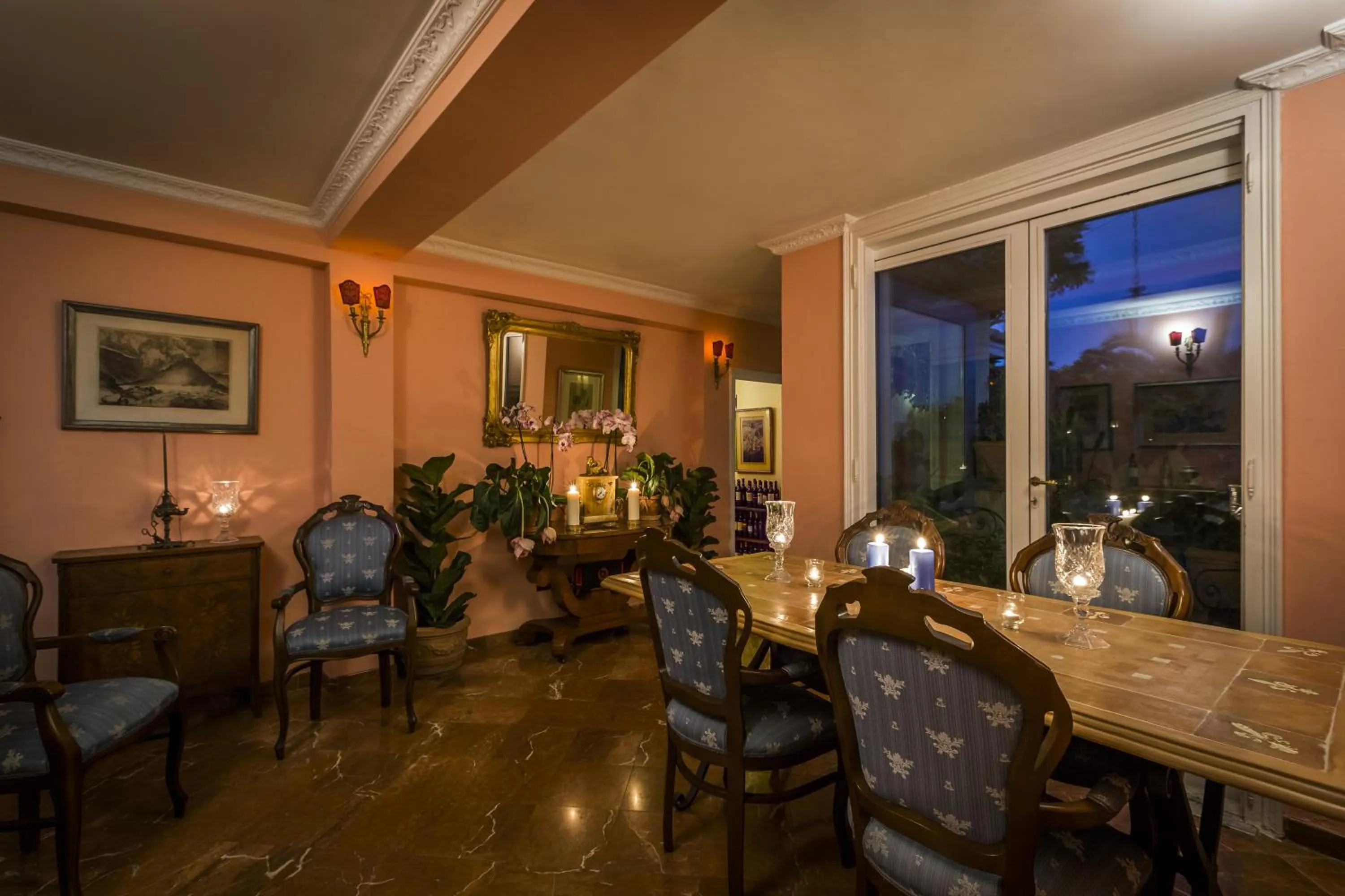 Dining area in Episcopo Lipinsky Luxury Suites