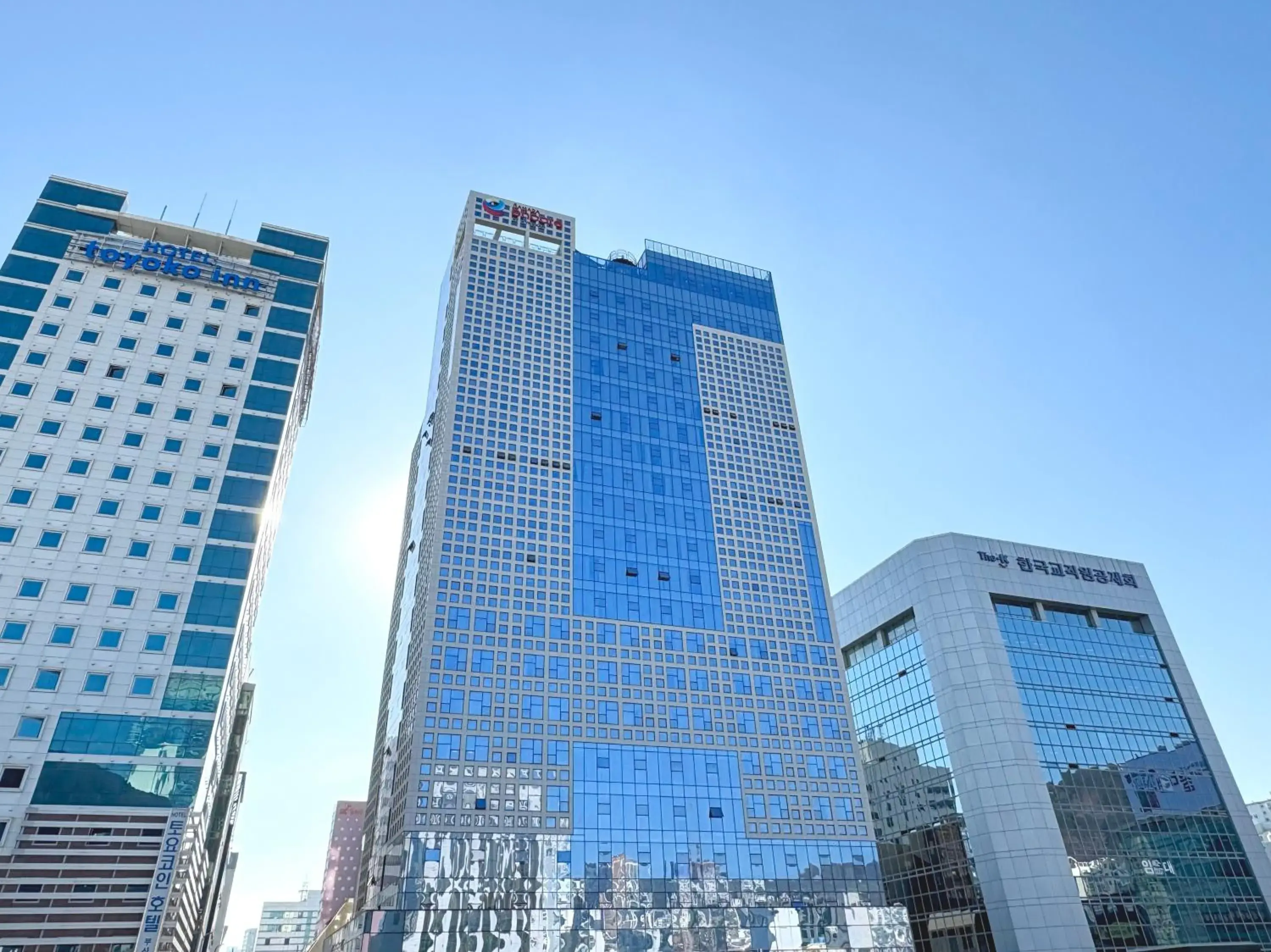 Property building in Ramada Encore by Wyndham Busan Station Property building in Ramada Encore by Wyndham Busan Station