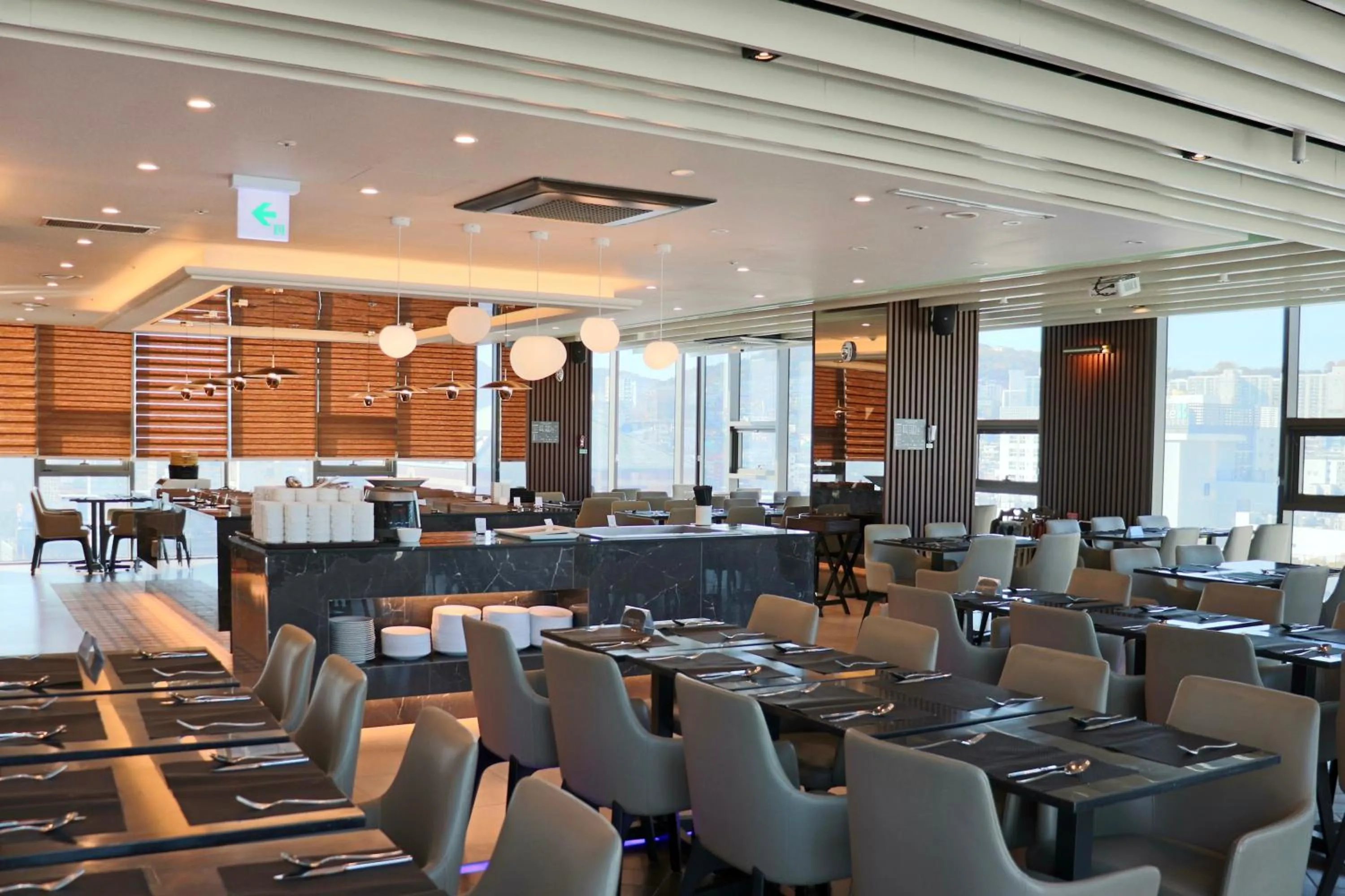 Restaurant/places to eat in Ramada Encore by Wyndham Busan Station
