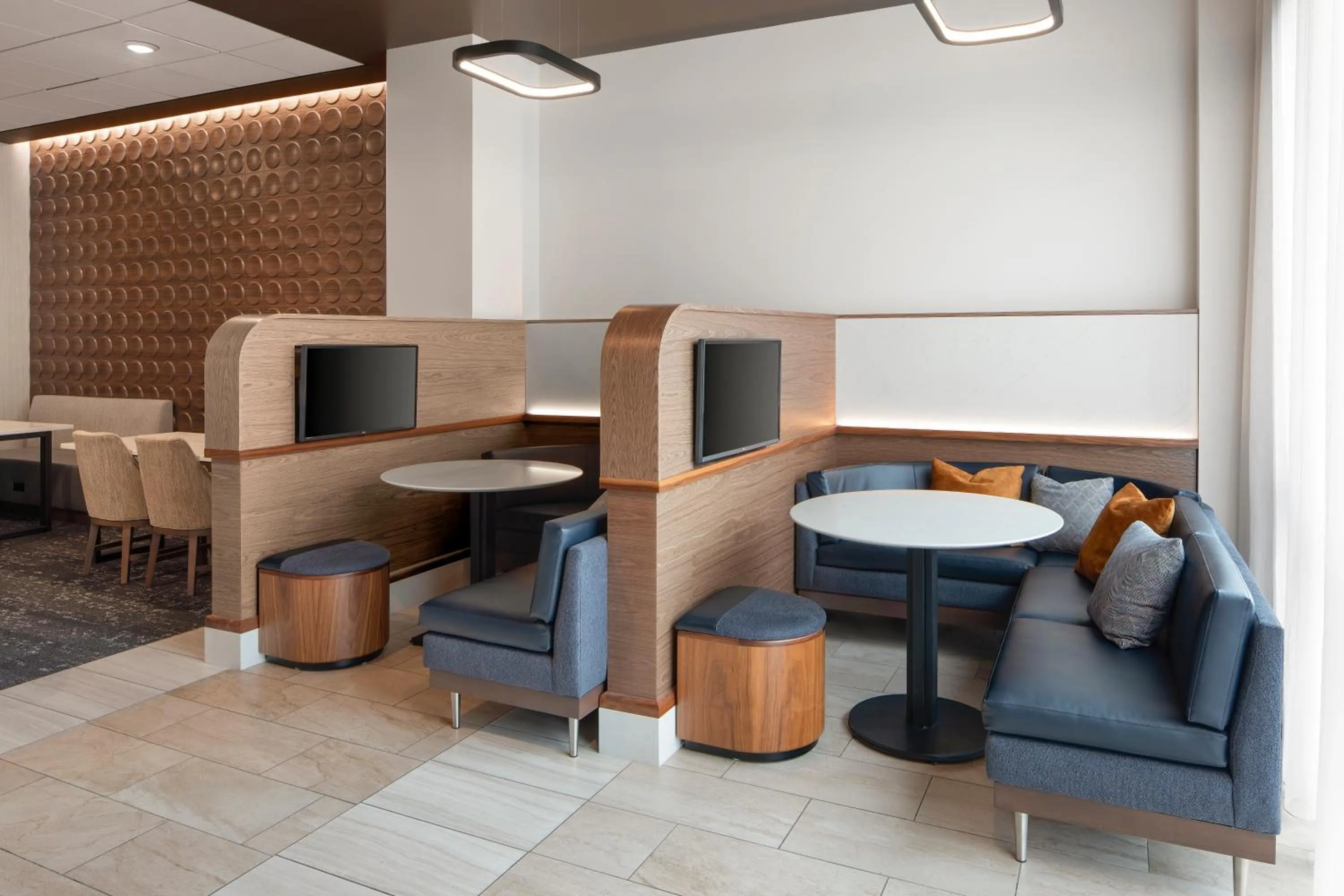 Restaurant/places to eat in Courtyard by Marriott Seattle SeaTac Airport