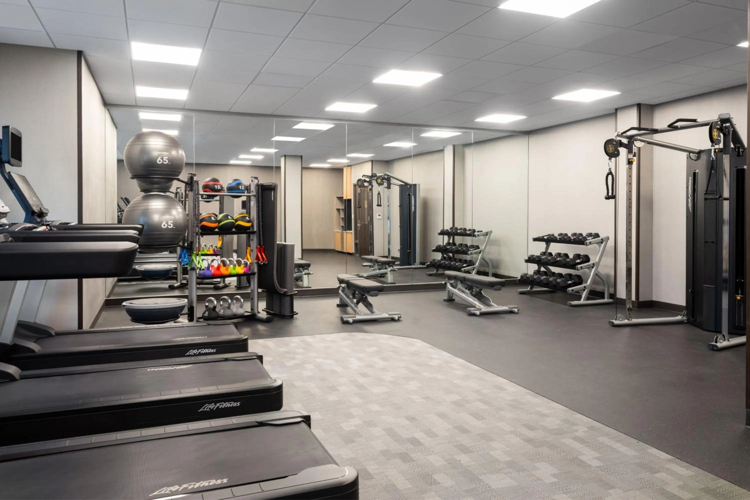 Fitness centre/facilities in Courtyard by Marriott Seattle SeaTac Airport