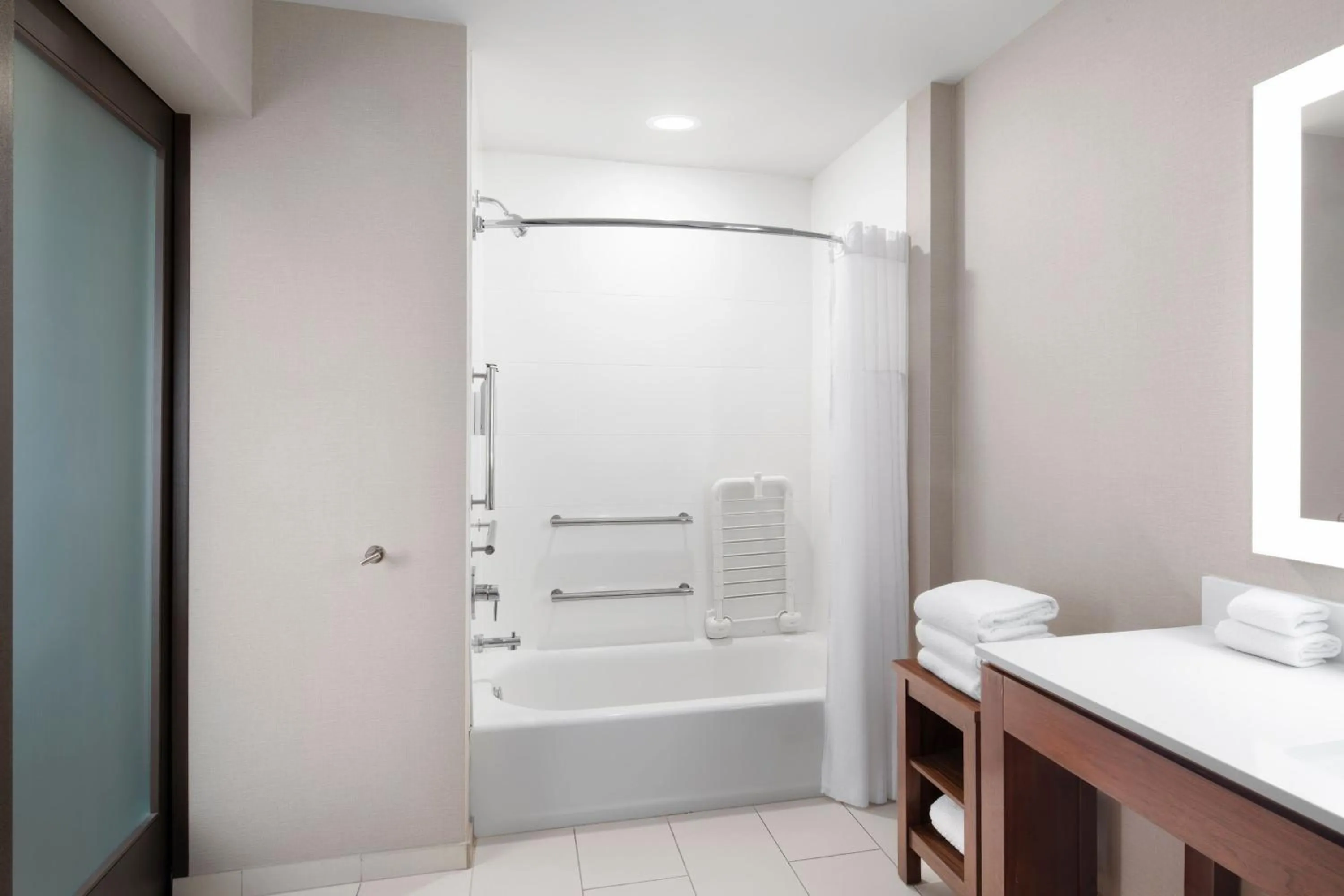 Lounge or bar in Courtyard by Marriott Seattle SeaTac Airport