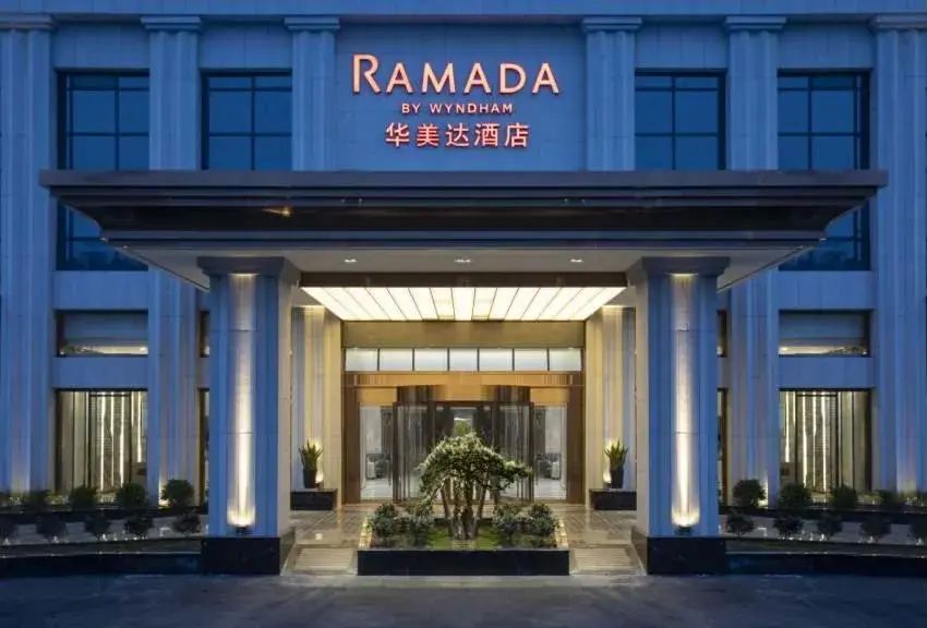 Property building in Ramada by Wyndham Zhangjiajie Property building in Ramada by Wyndham Zhangjiajie