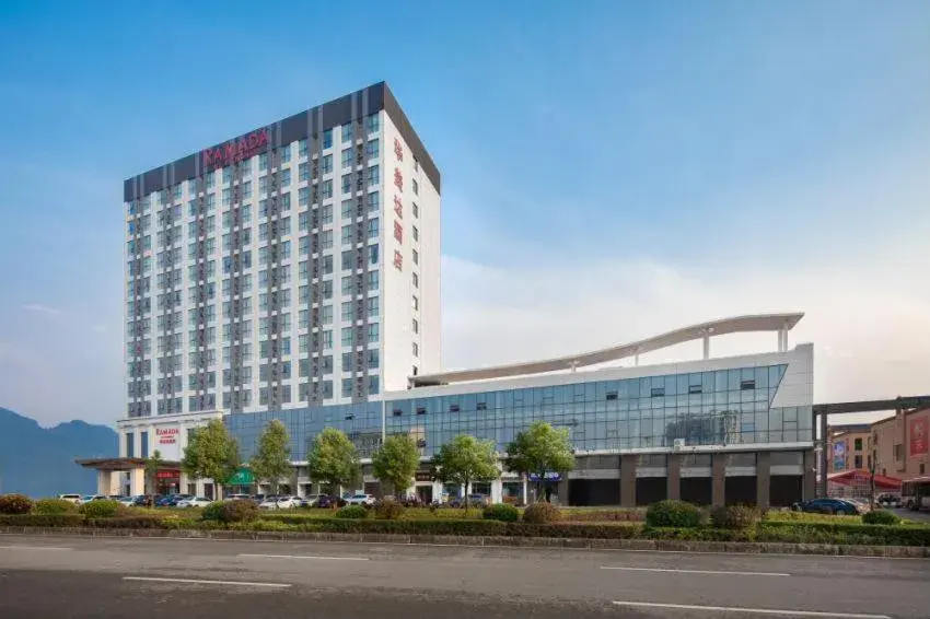 Property building in Ramada by Wyndham Zhangjiajie Property building in Ramada by Wyndham Zhangjiajie
