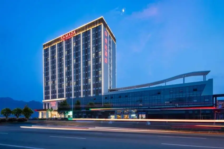 Property building in Ramada by Wyndham Zhangjiajie Property building in Ramada by Wyndham Zhangjiajie