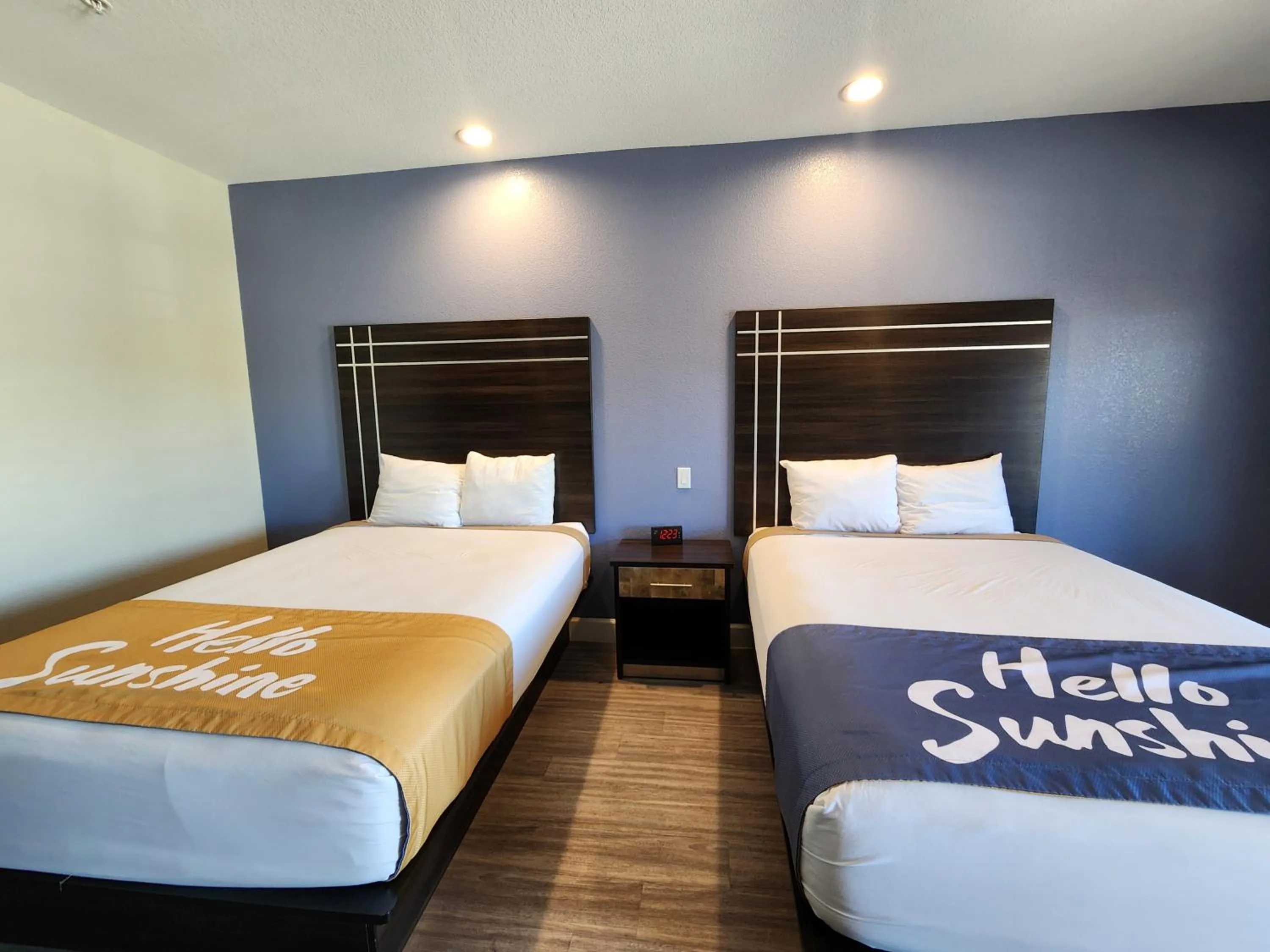 Bedroom, Bed in Days Inn & Suites by Wyndham La Porte
