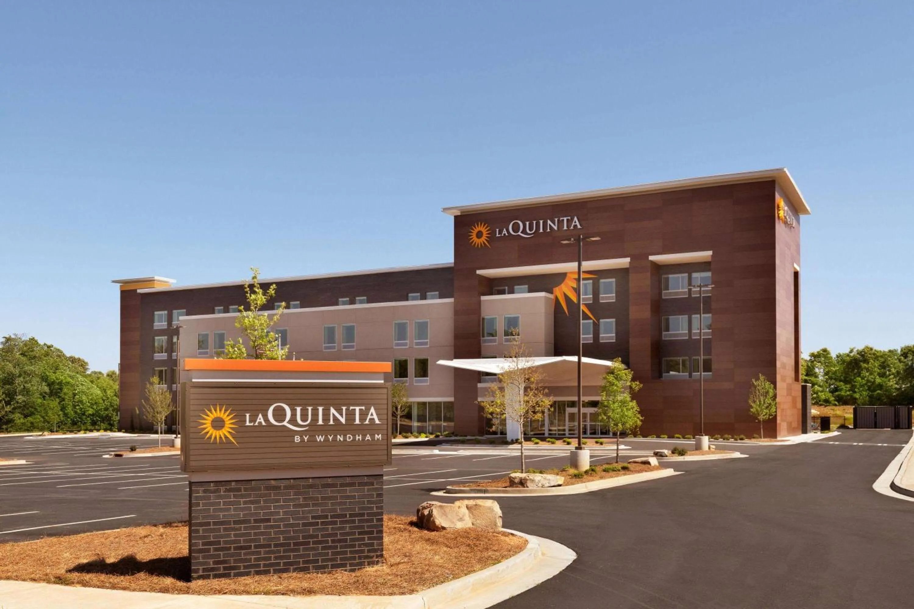 Property building in La Quinta Inn & Suites by Wyndham Braselton