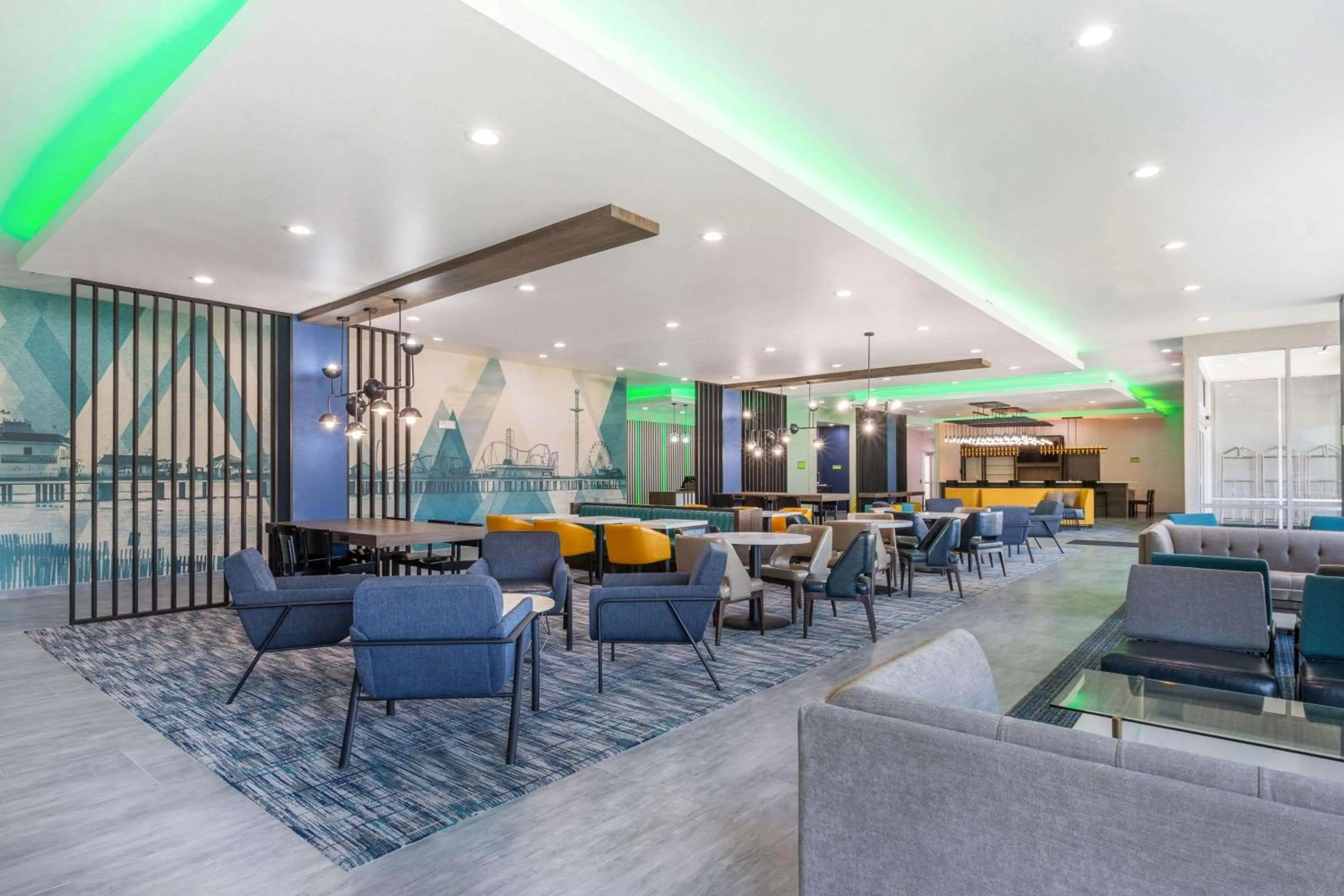 Restaurant/places to eat in La Quinta Inn & Suites by Wyndham Galveston West Seawall