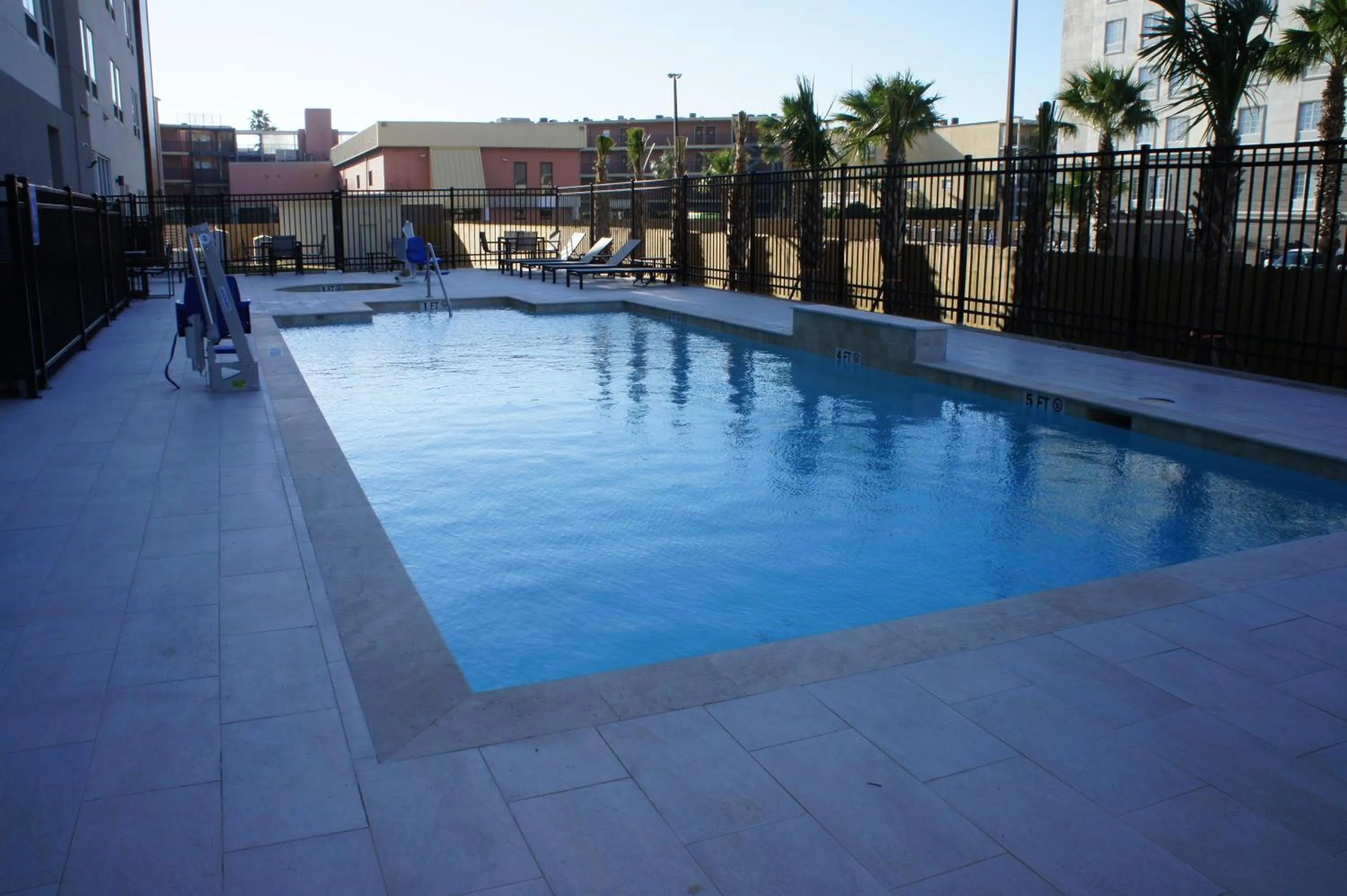 Swimming pool in La Quinta Inn & Suites by Wyndham Galveston West Seawall