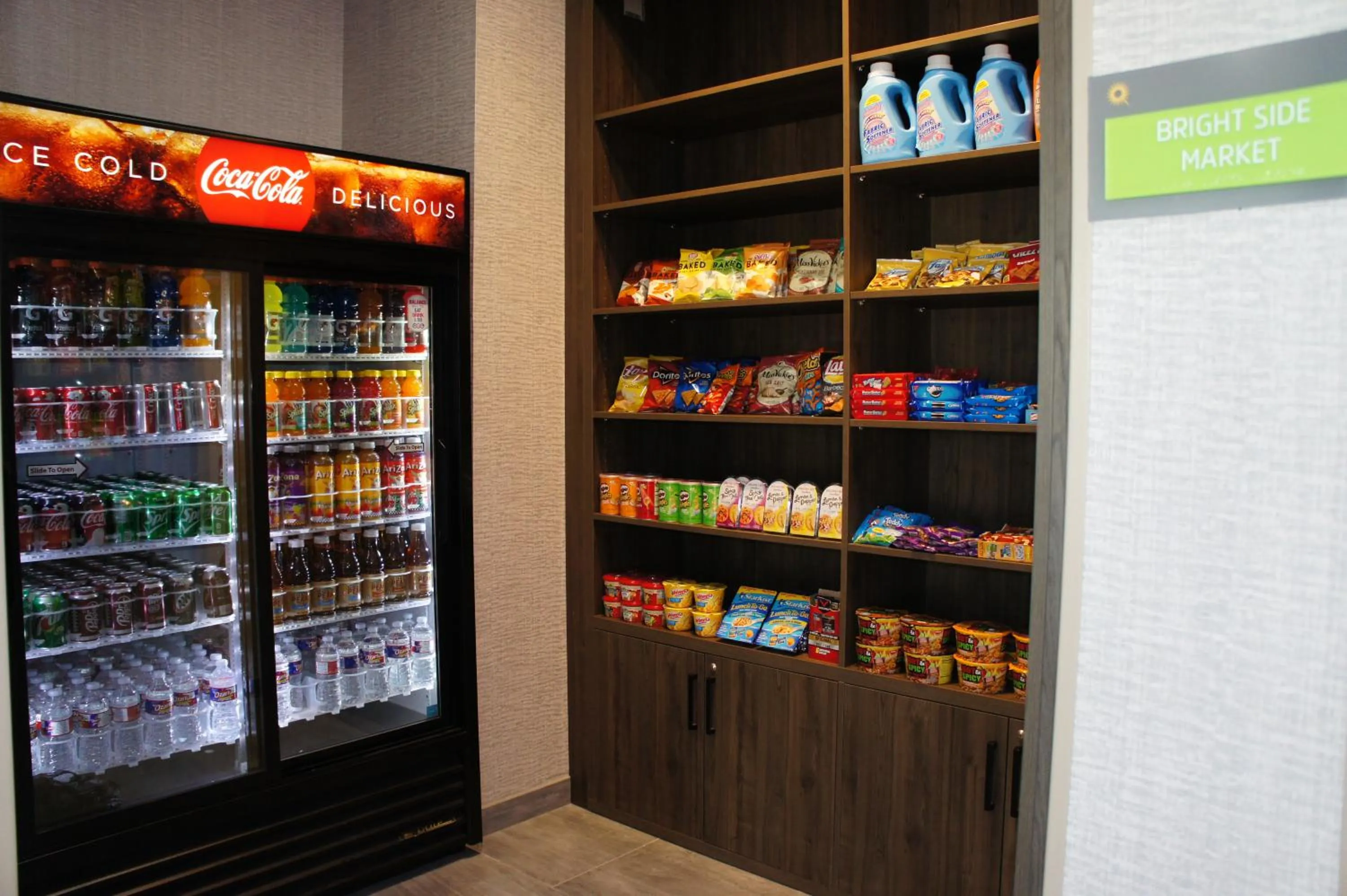 On-site shops in La Quinta Inn & Suites by Wyndham Galveston West Seawall