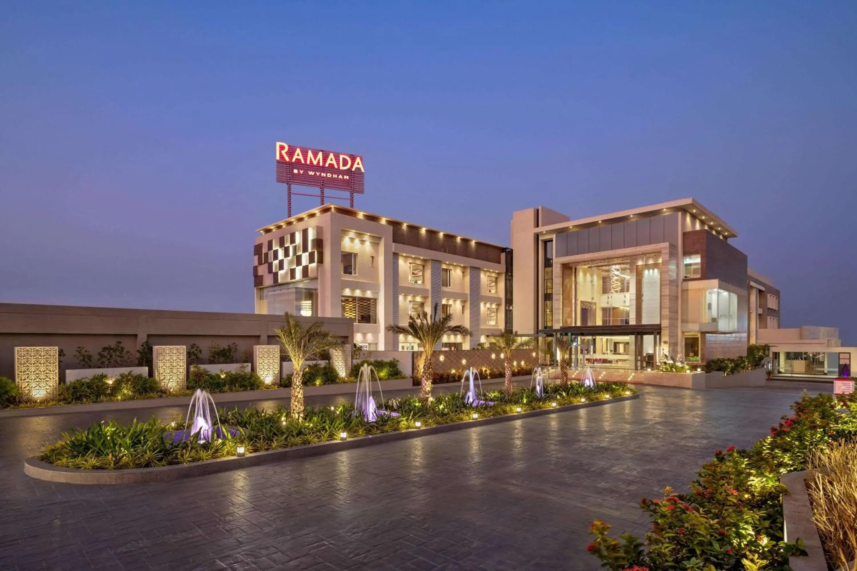 Property building in Ramada by Wyndham Gandhidham Shinay Property building in Ramada by Wyndham Gandhidham Shinay