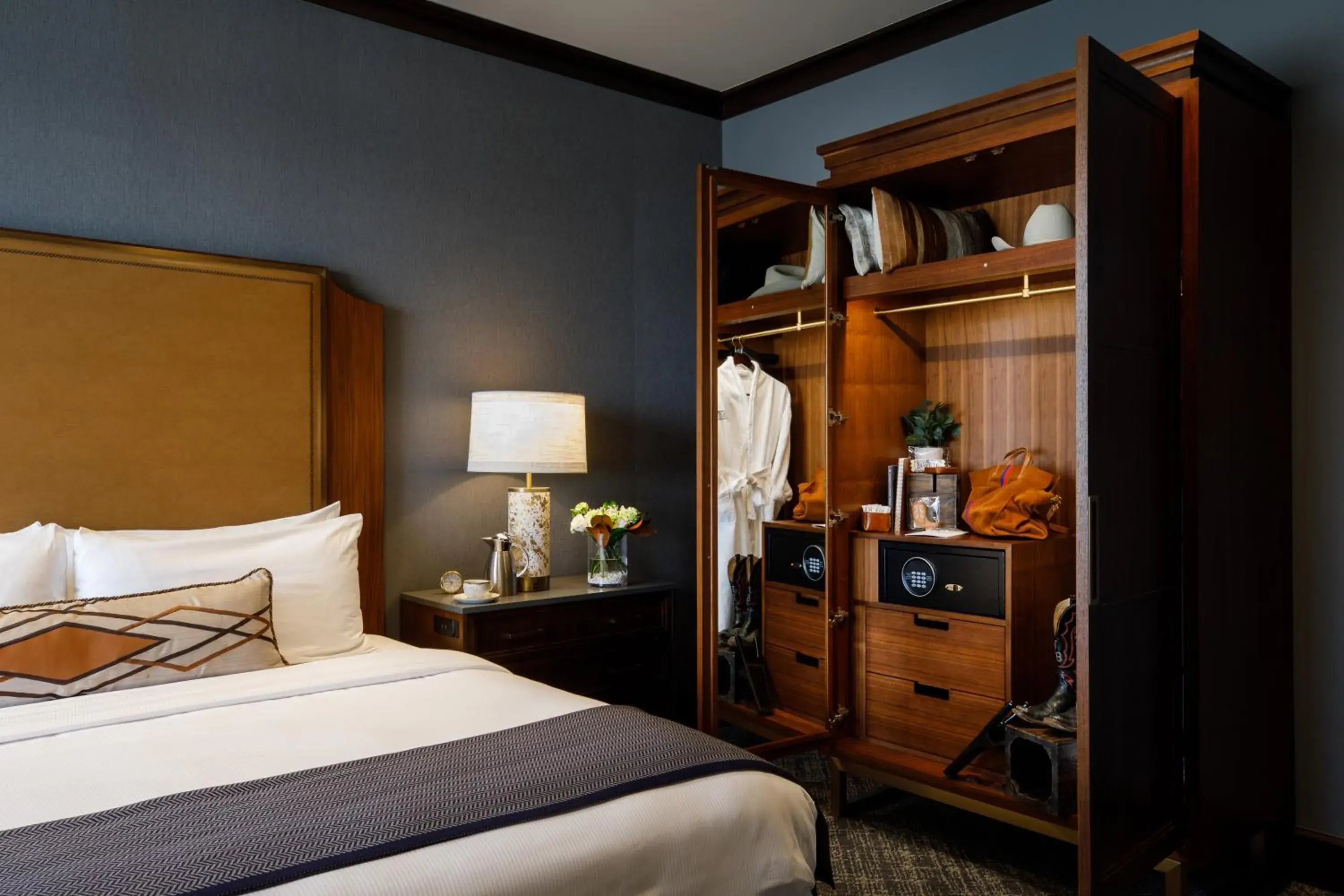 wardrobe, Bed in The Barfield, Autograph Collection wardrobe, Bed in The Barfield, Autograph Collection