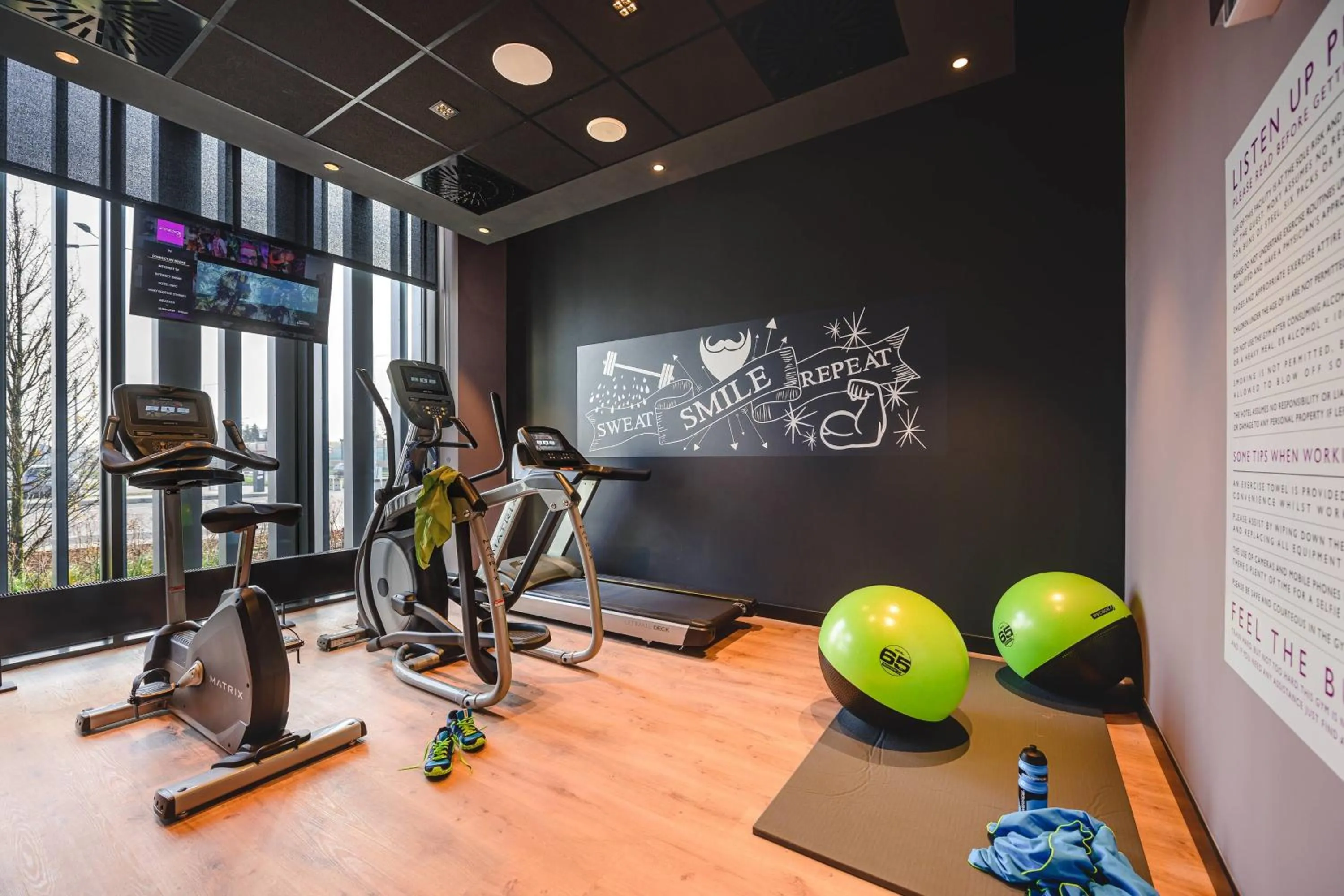 Fitness centre/facilities in Moxy Poznań Airport