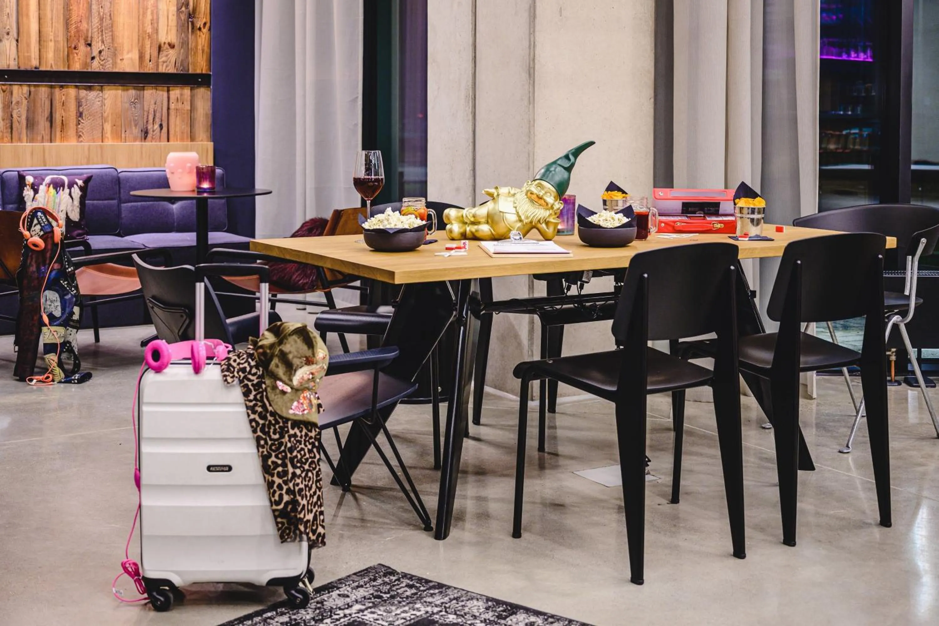 Restaurant/places to eat in Moxy Poznań Airport