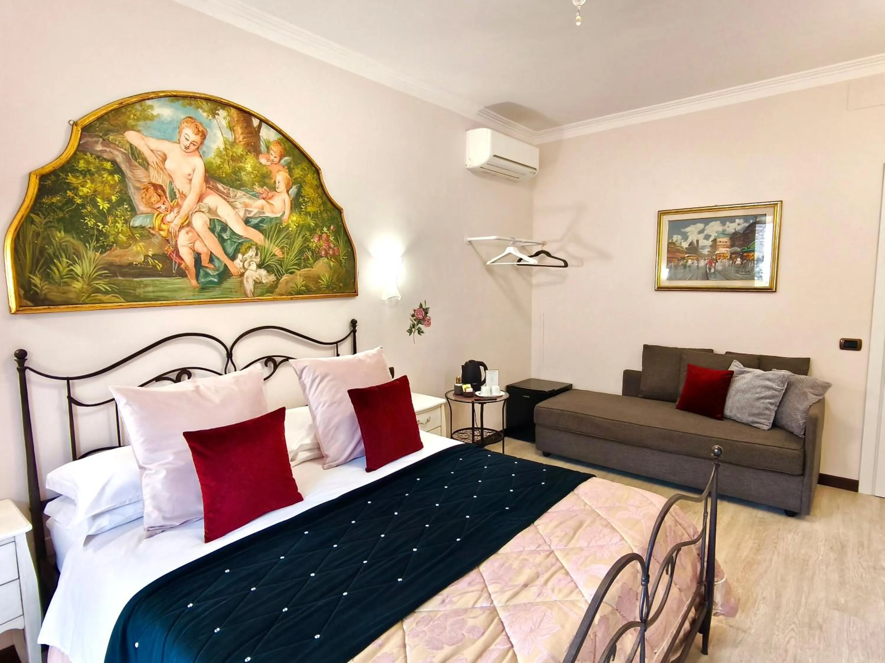 Decorative detail, Bed in Villamena