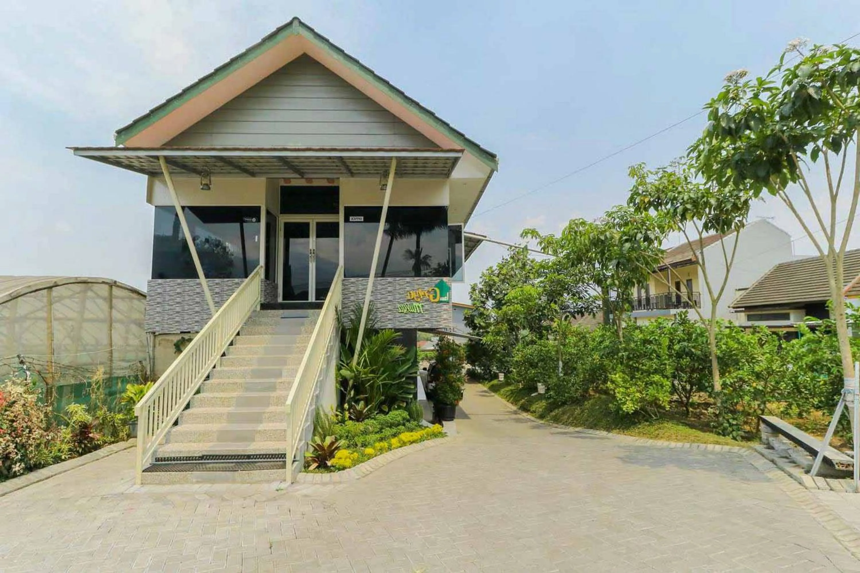 Facade/entrance in Griya Mulya near Alun Alun Batu Mitra RedDoorz