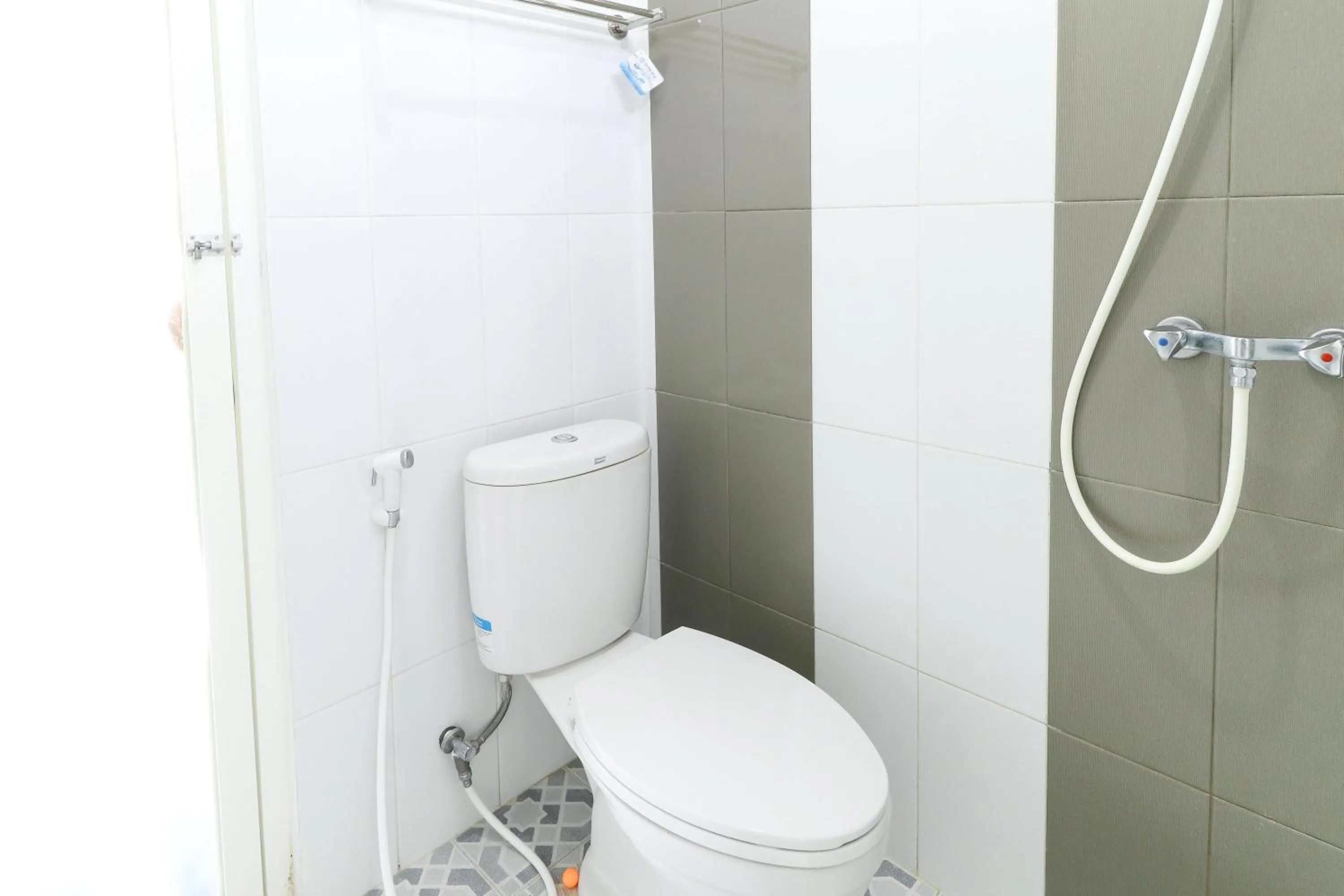 Bathroom in Griya Mulya near Alun Alun Batu Mitra RedDoorz